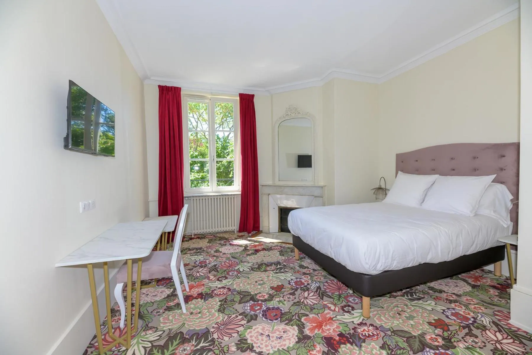 Bedroom, Bed in Logis HOTEL DU PARC