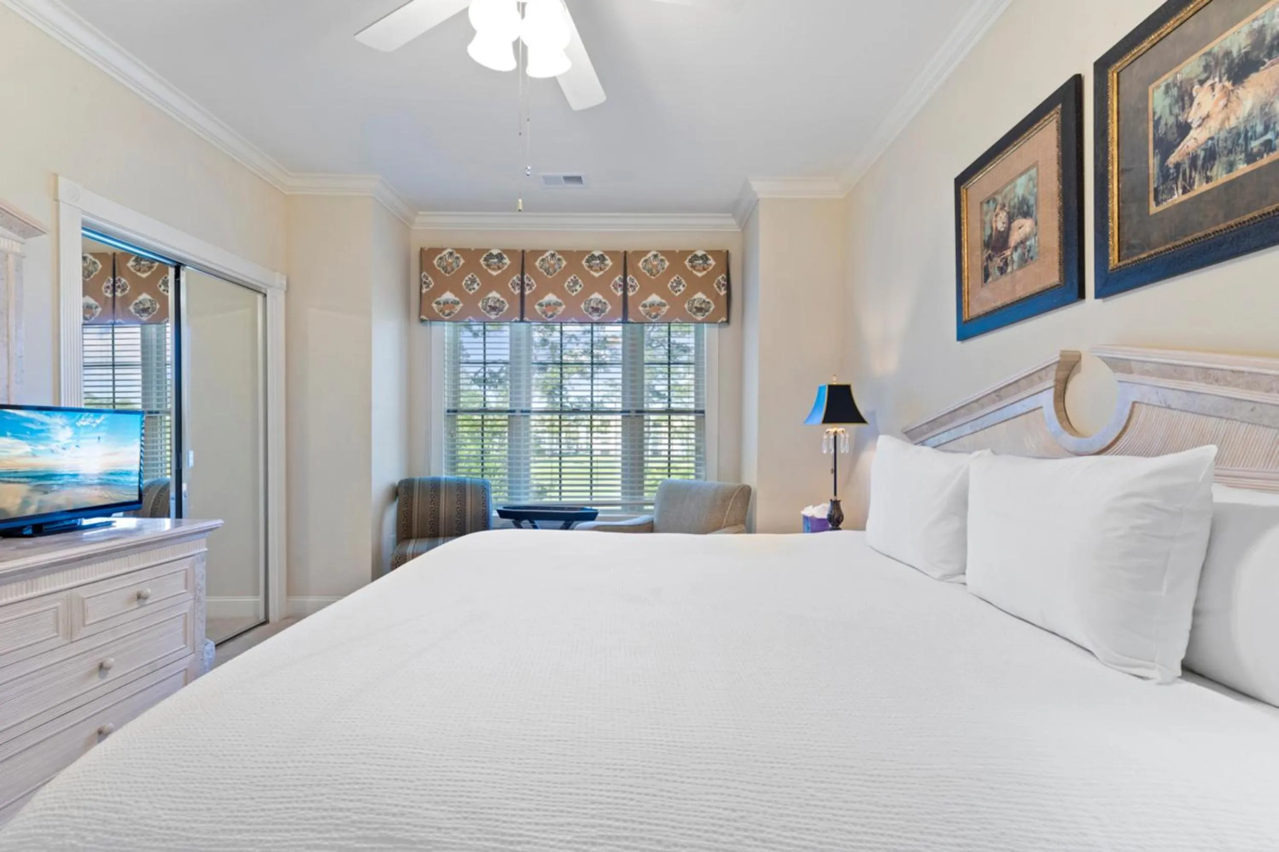 Bedroom, Bed in Stunning 3BR Condo near Myrtlewood Golf Resort and Beach