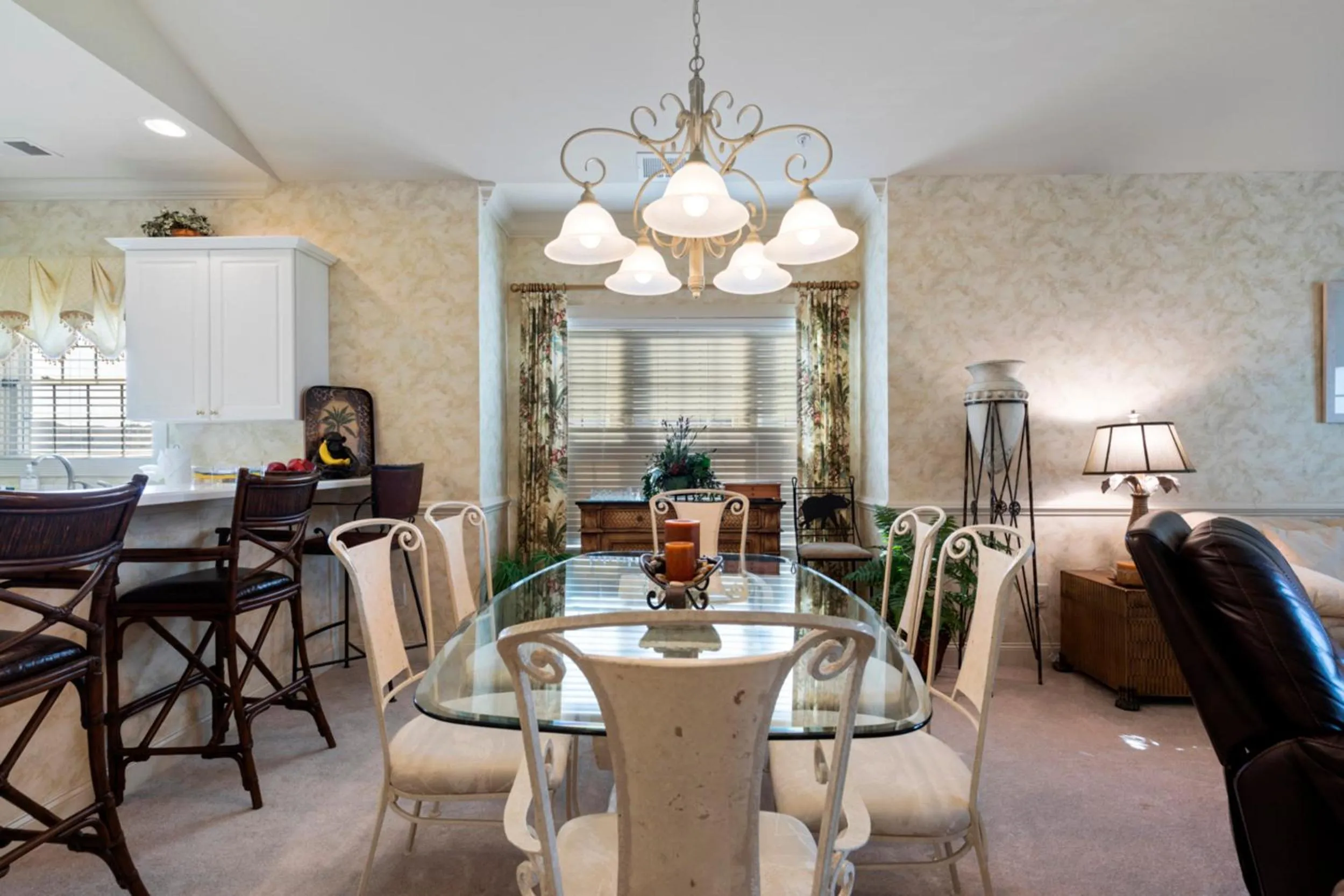 Dining area in Stunning 3BR Condo near Myrtlewood Golf Resort and Beach