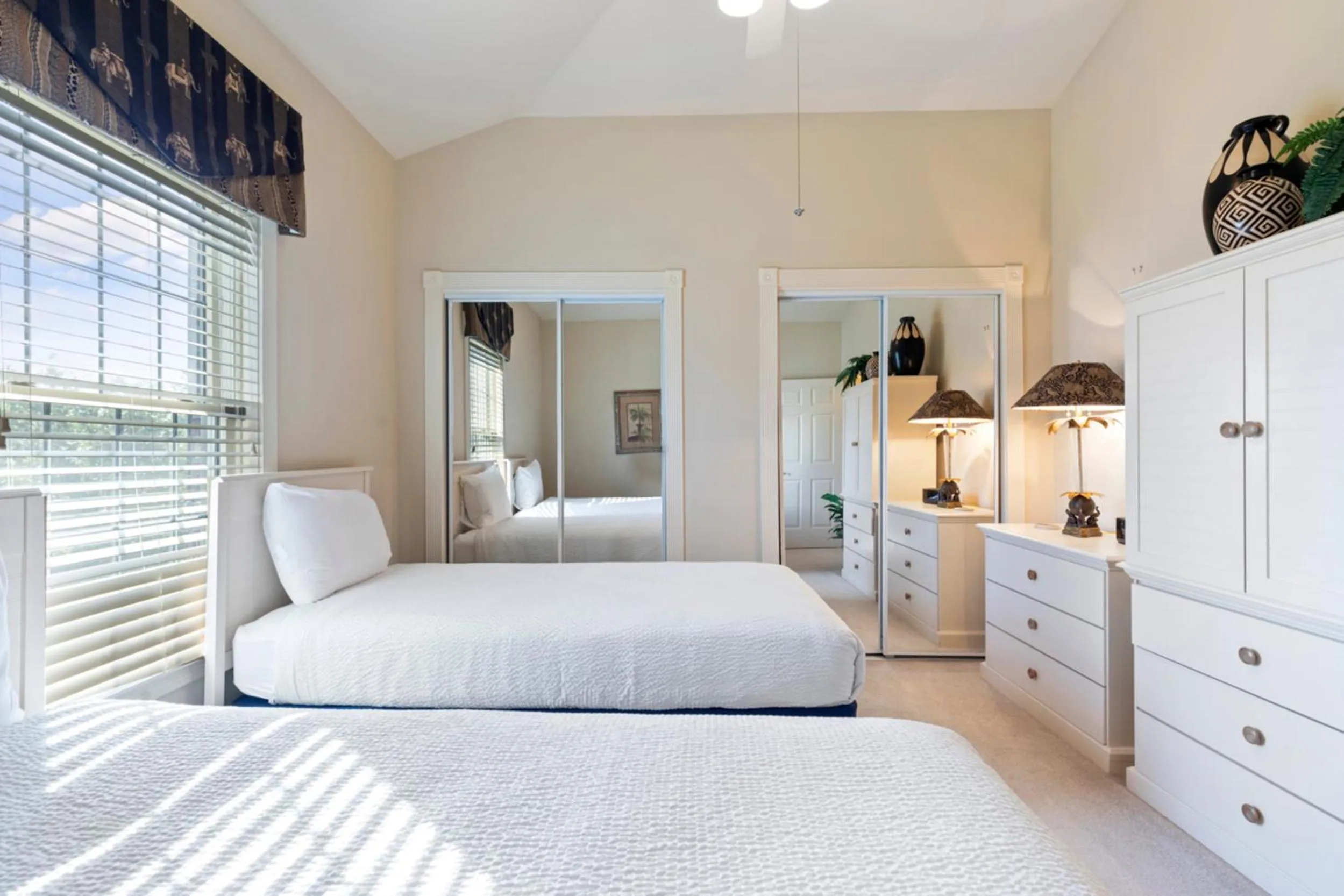 Bedroom, Bed in Stunning 3BR Condo near Myrtlewood Golf Resort and Beach