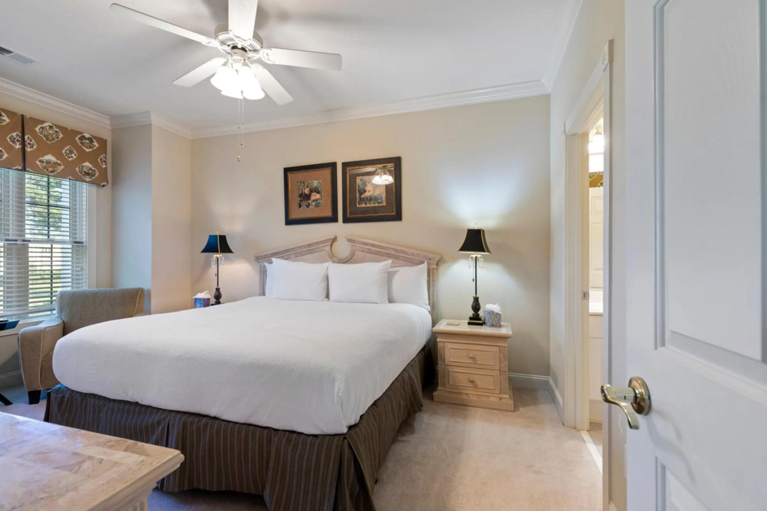 Bedroom, Bed in Stunning 3BR Condo near Myrtlewood Golf Resort and Beach