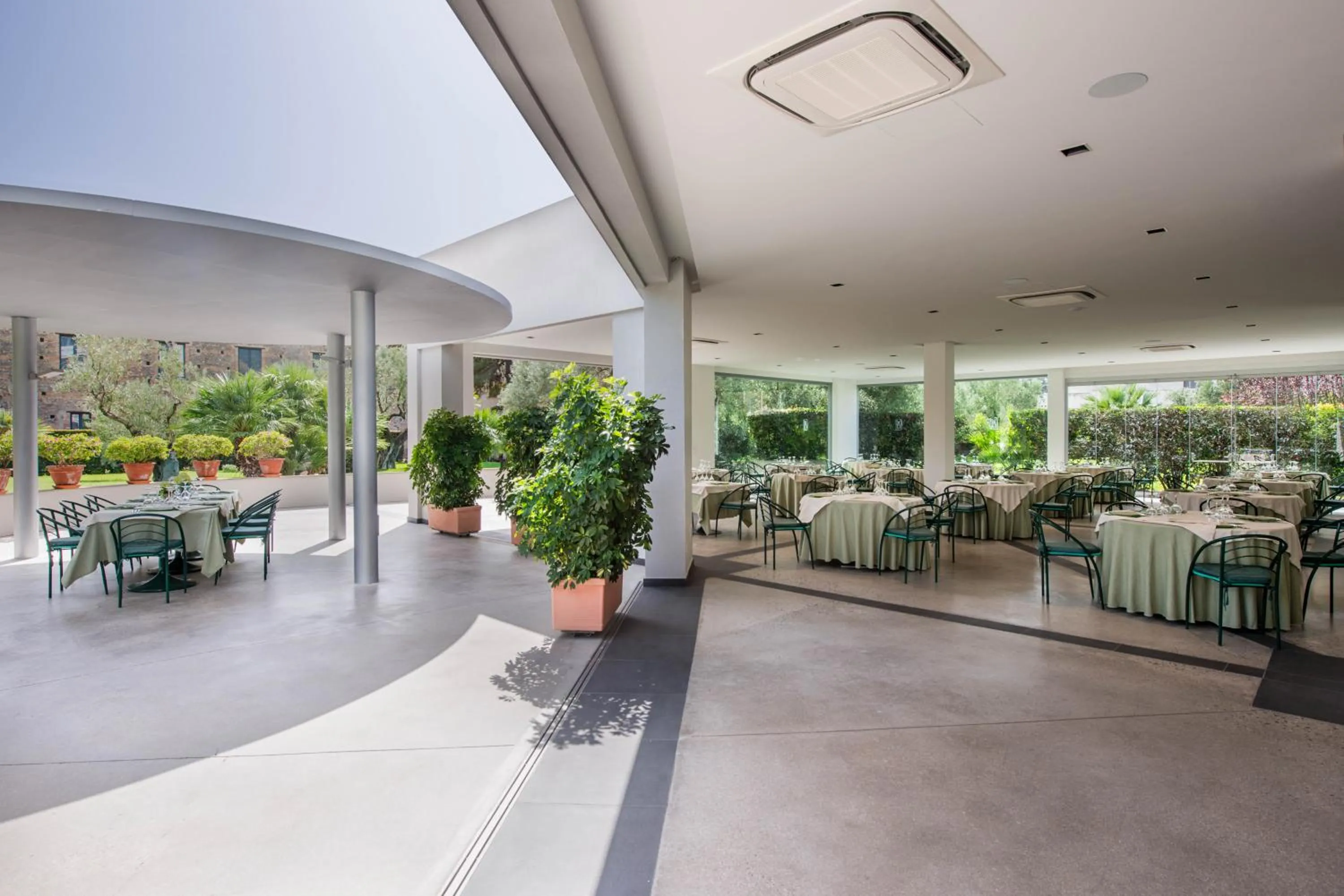 Restaurant/places to eat in Rada Siri