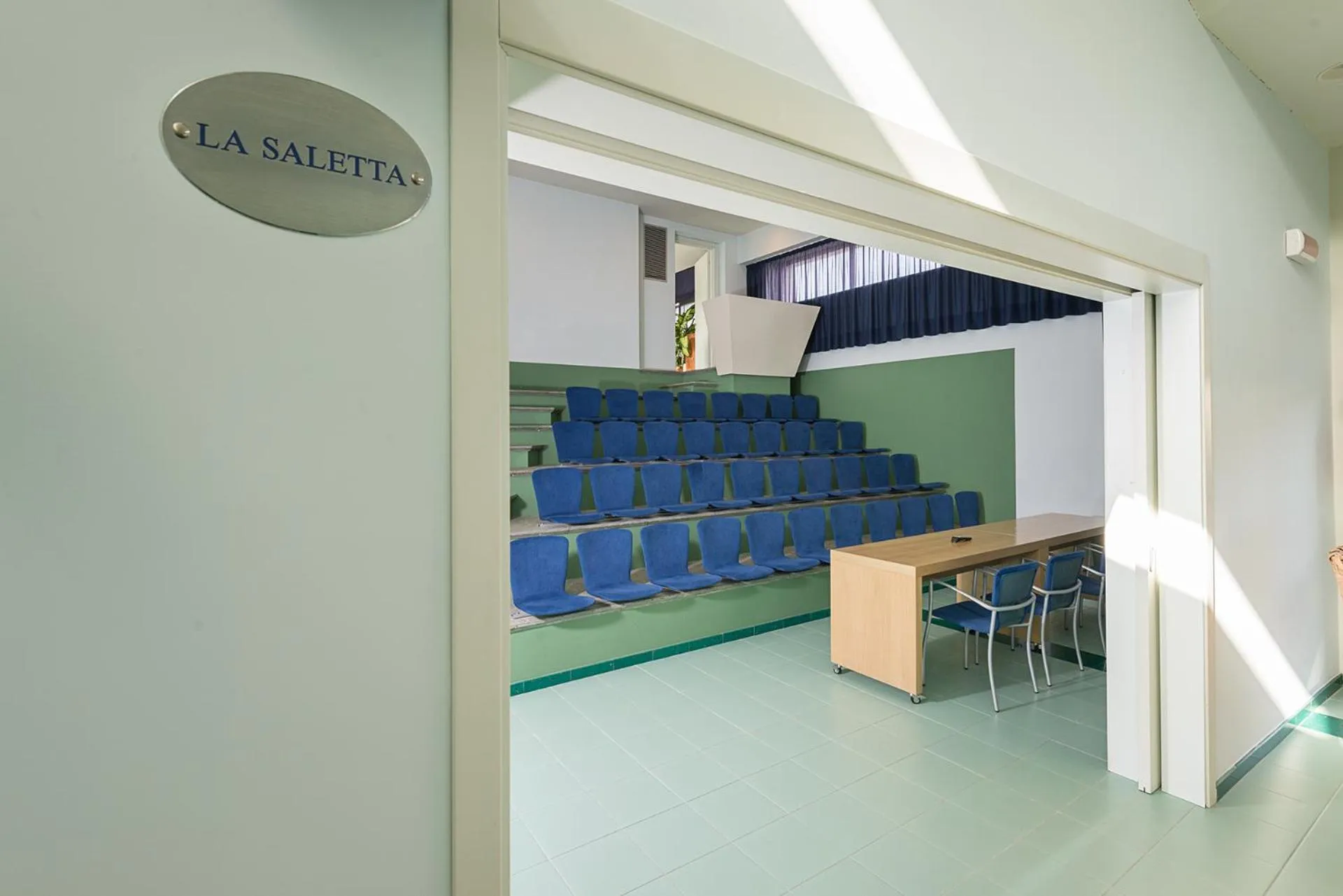 Communal lounge/ TV room in Rada Siri