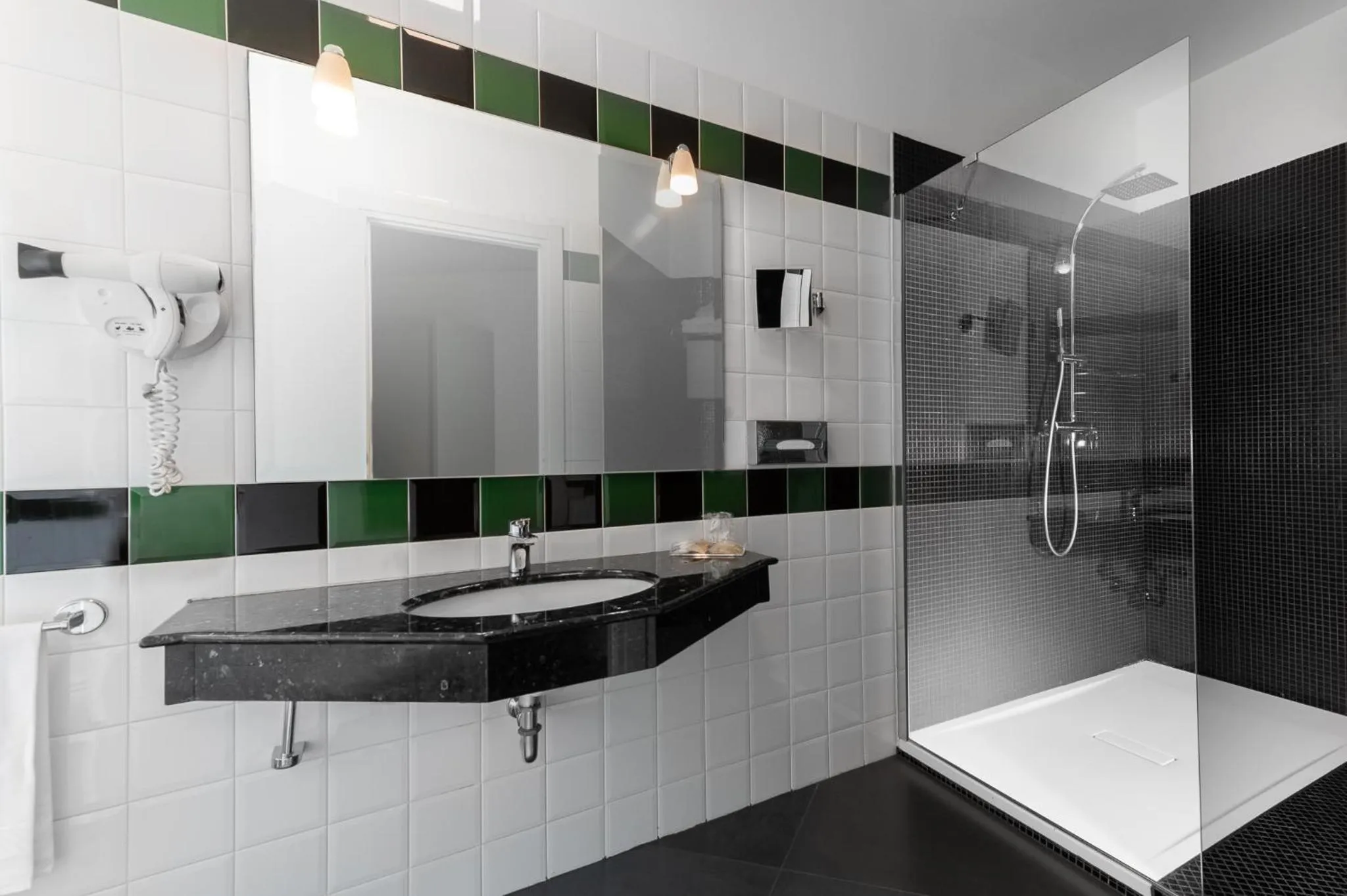 Restaurant/places to eat in Rada Siri