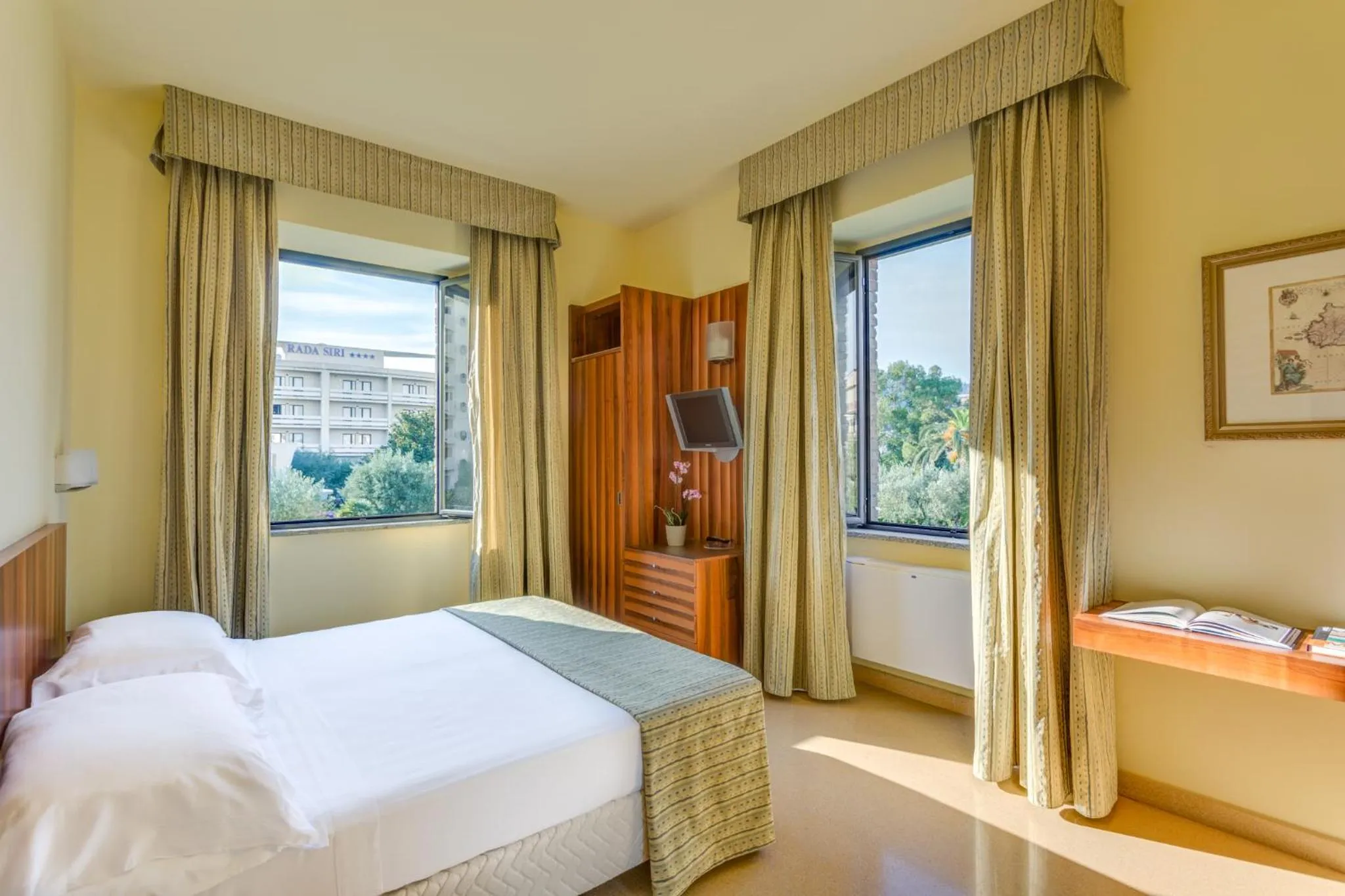 Photo of the whole room, Bed in Rada Siri