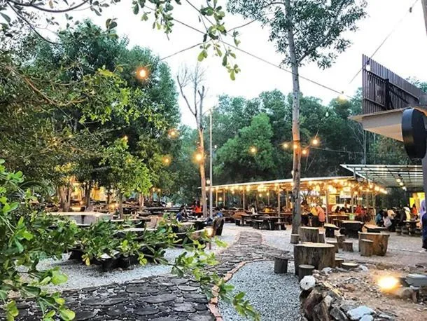 Restaurant/places to eat in Timurbay Seafront Residence