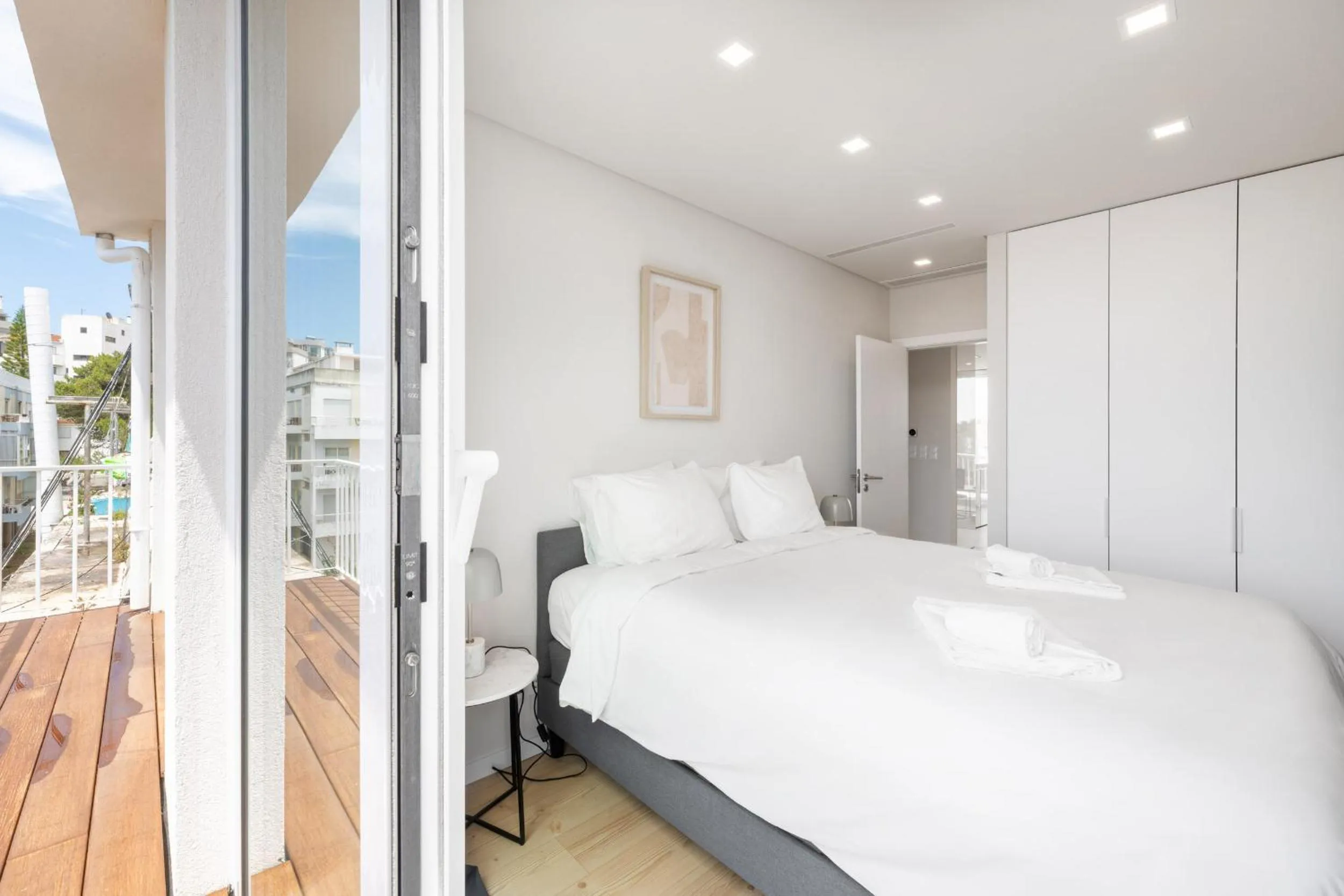 Balcony/Terrace, Bed in Ocean Apartment by Olala Homes