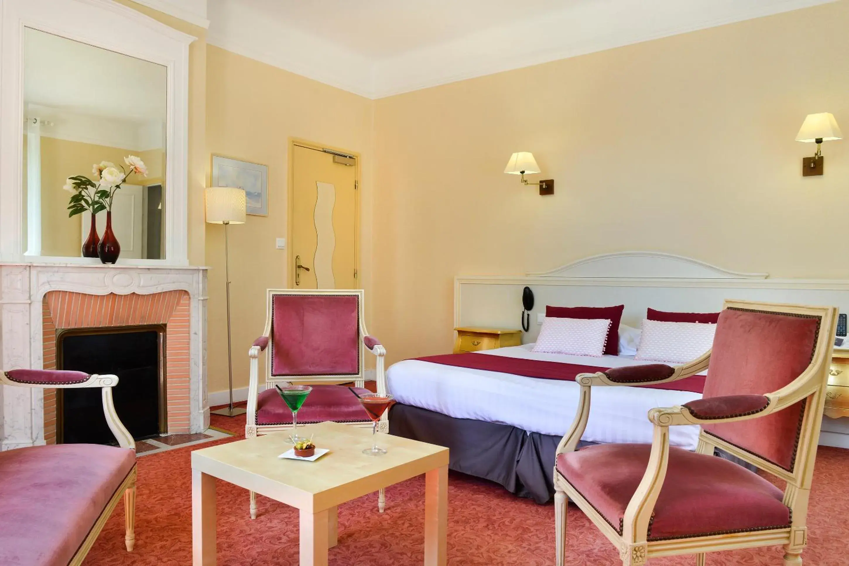 Photo of the whole room, Bed in Logis Hôtel Restaurant Le Parc Photo of the whole room, Bed in Logis Hôtel Restaurant Le Parc