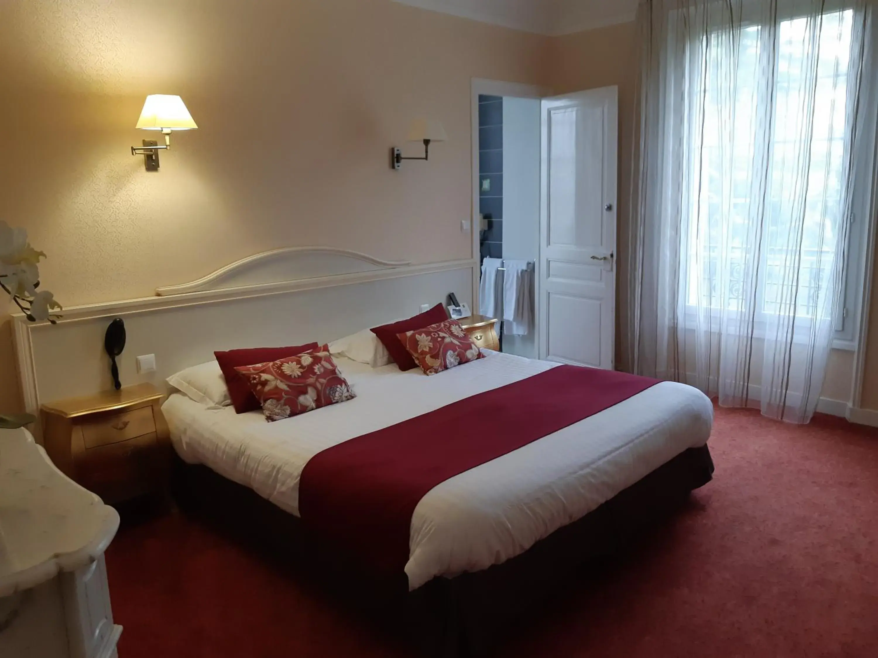 Bed in Logis Hôtel Restaurant Le Parc Bed in Logis Hôtel Restaurant Le Parc