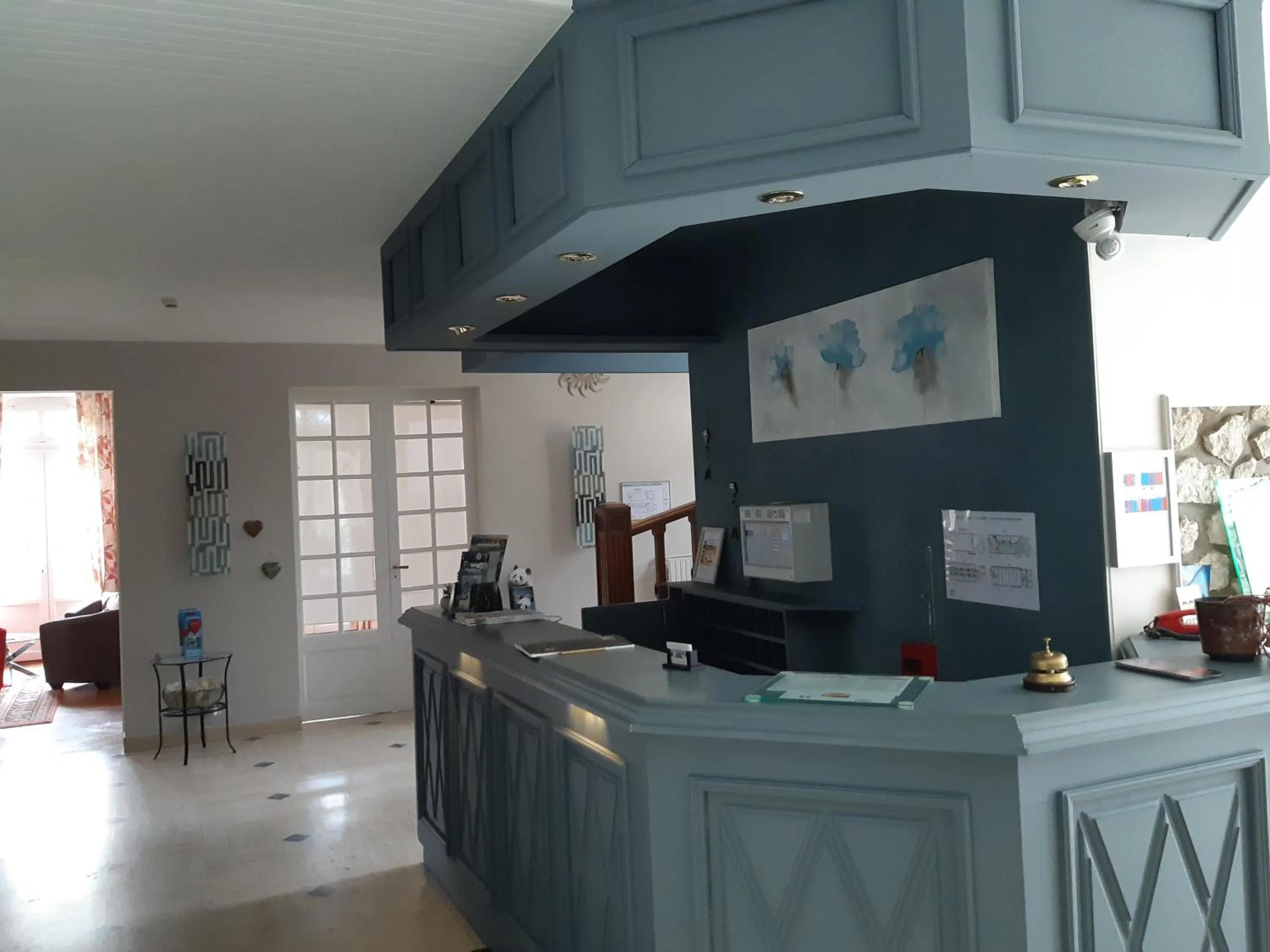 Lobby or reception in Logis Hôtel Restaurant Le Parc