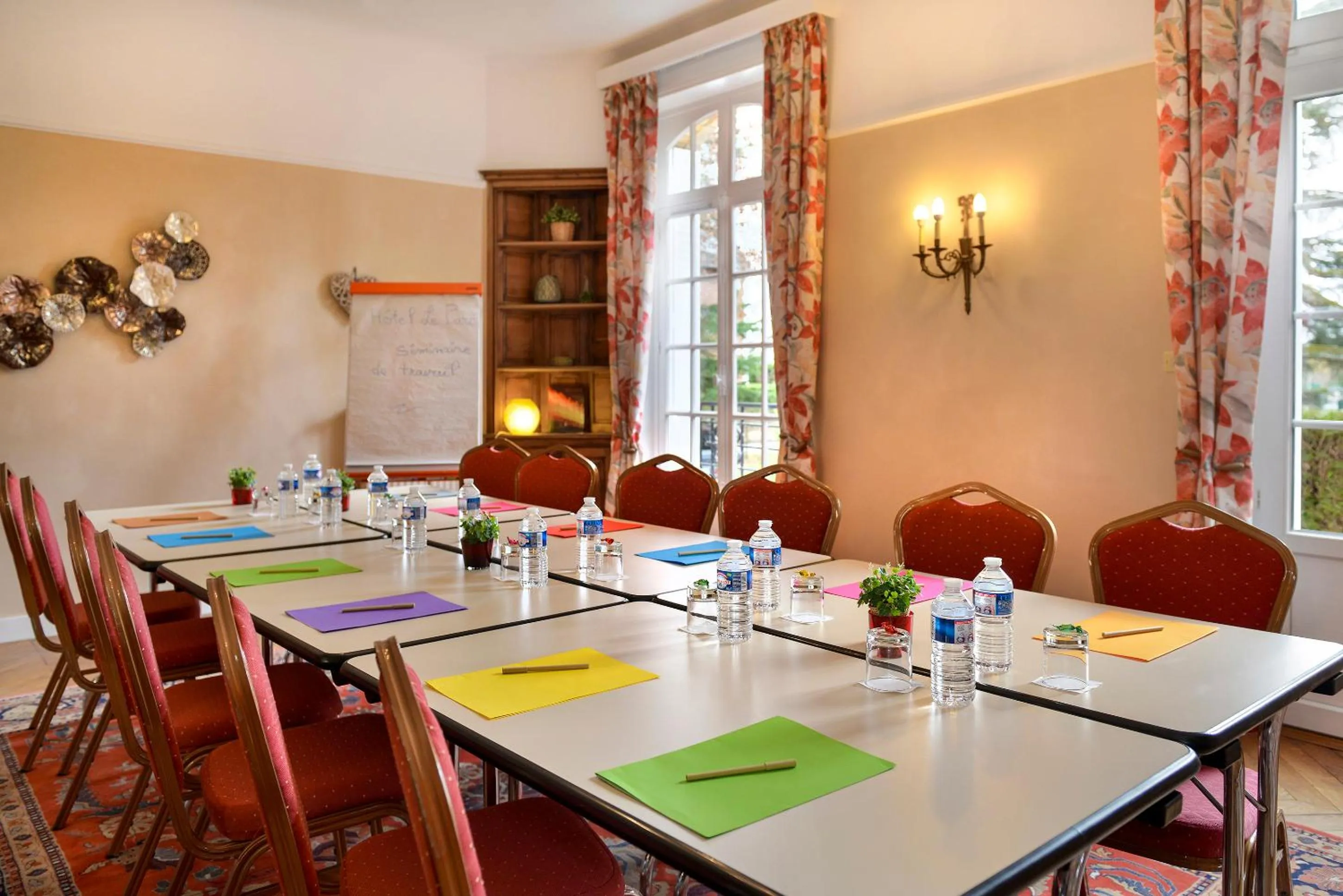 Business facilities in Logis Hôtel Restaurant Le Parc