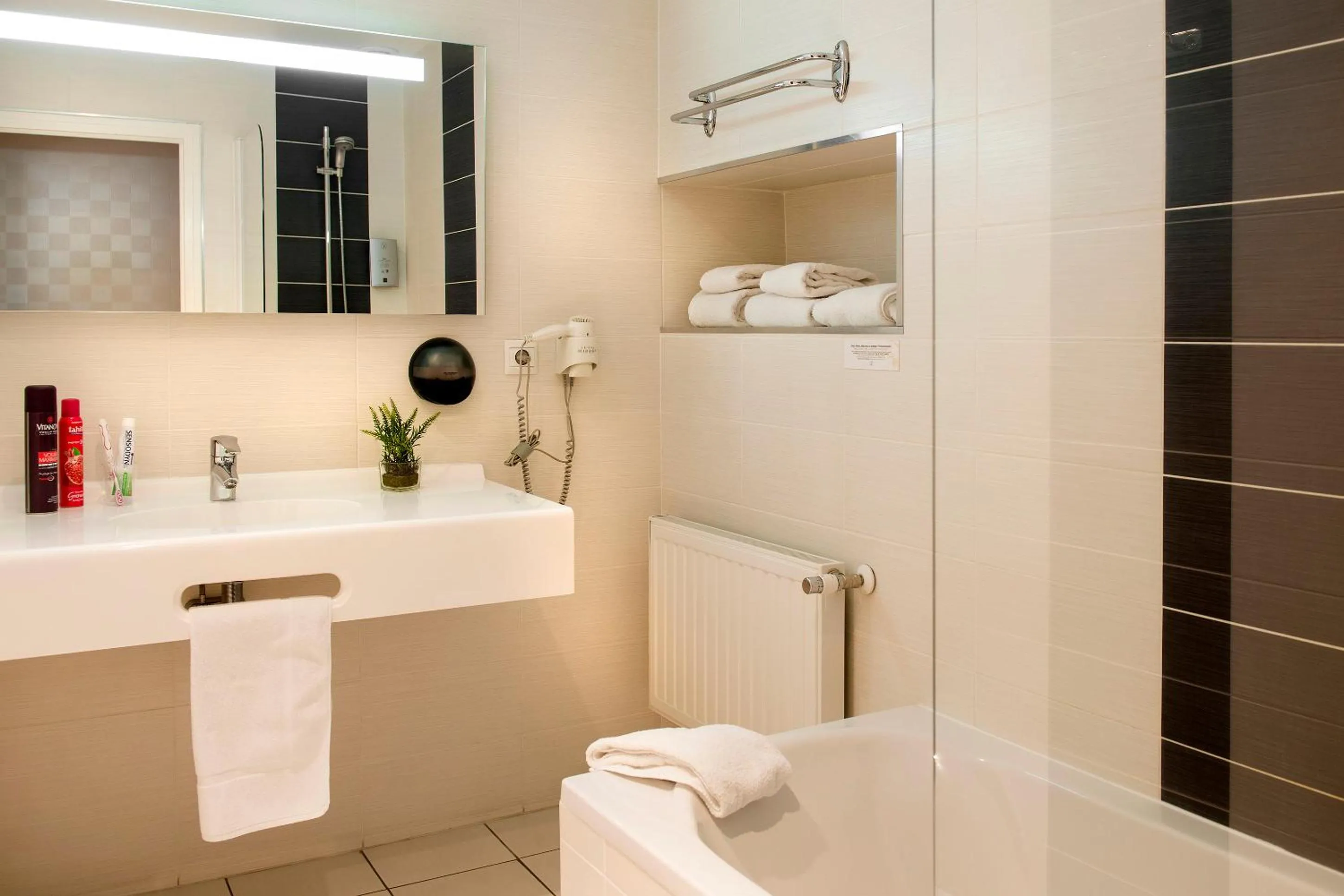 Bathroom in Logis Hôtel Restaurant Le Parc