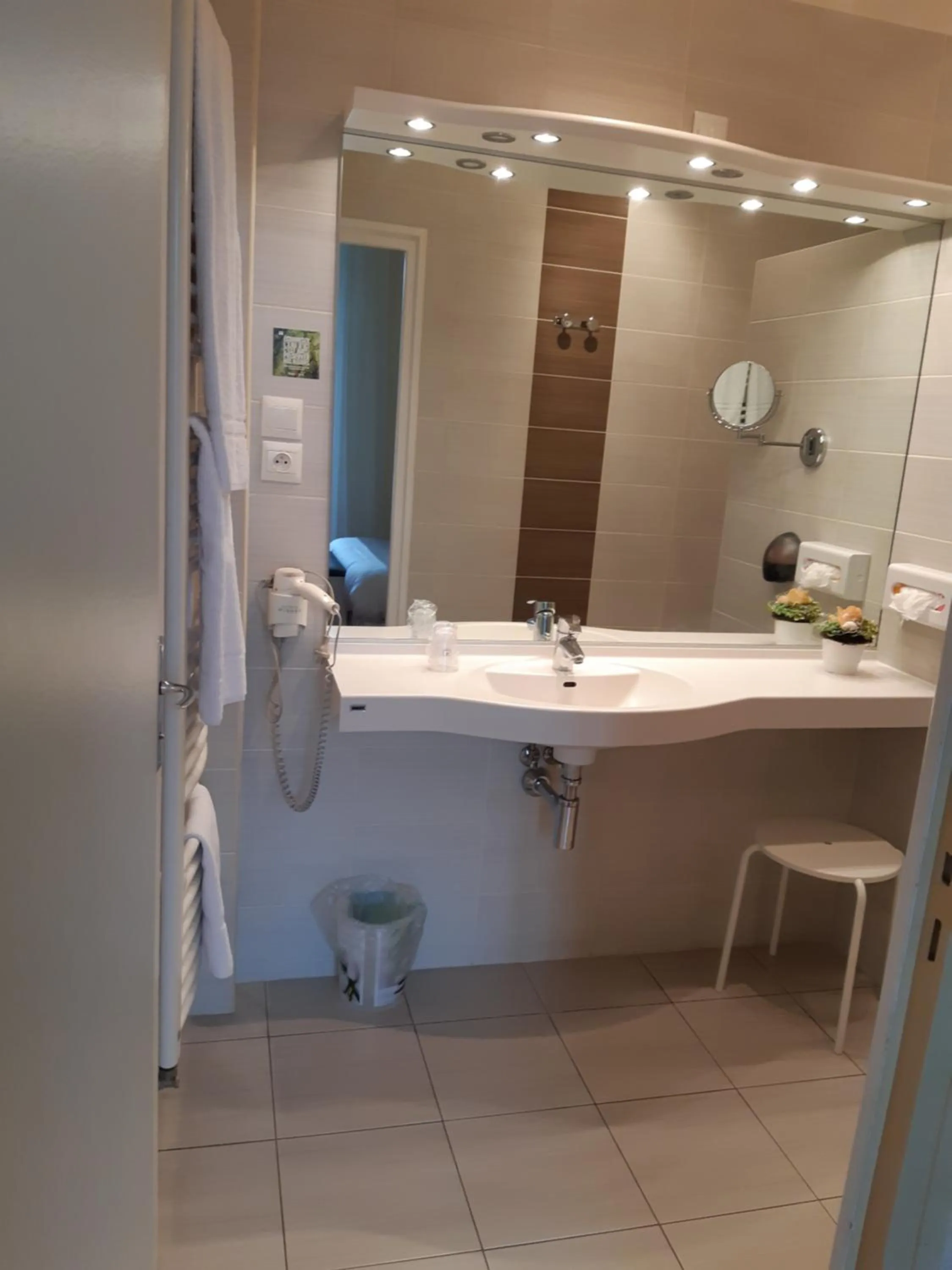 Bathroom in Logis Hôtel Restaurant Le Parc