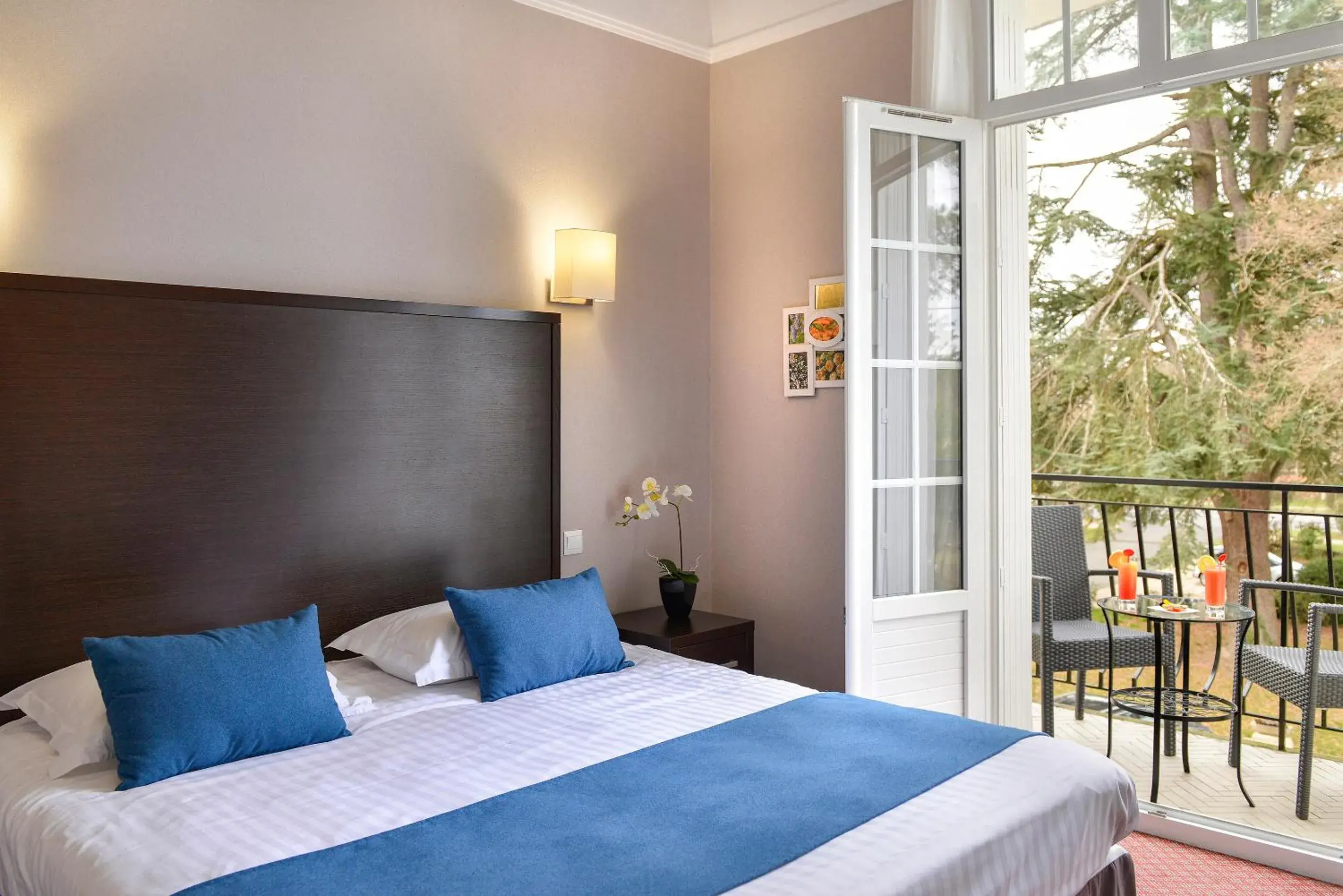 Bed in Logis Hôtel Restaurant Le Parc Bed in Logis Hôtel Restaurant Le Parc