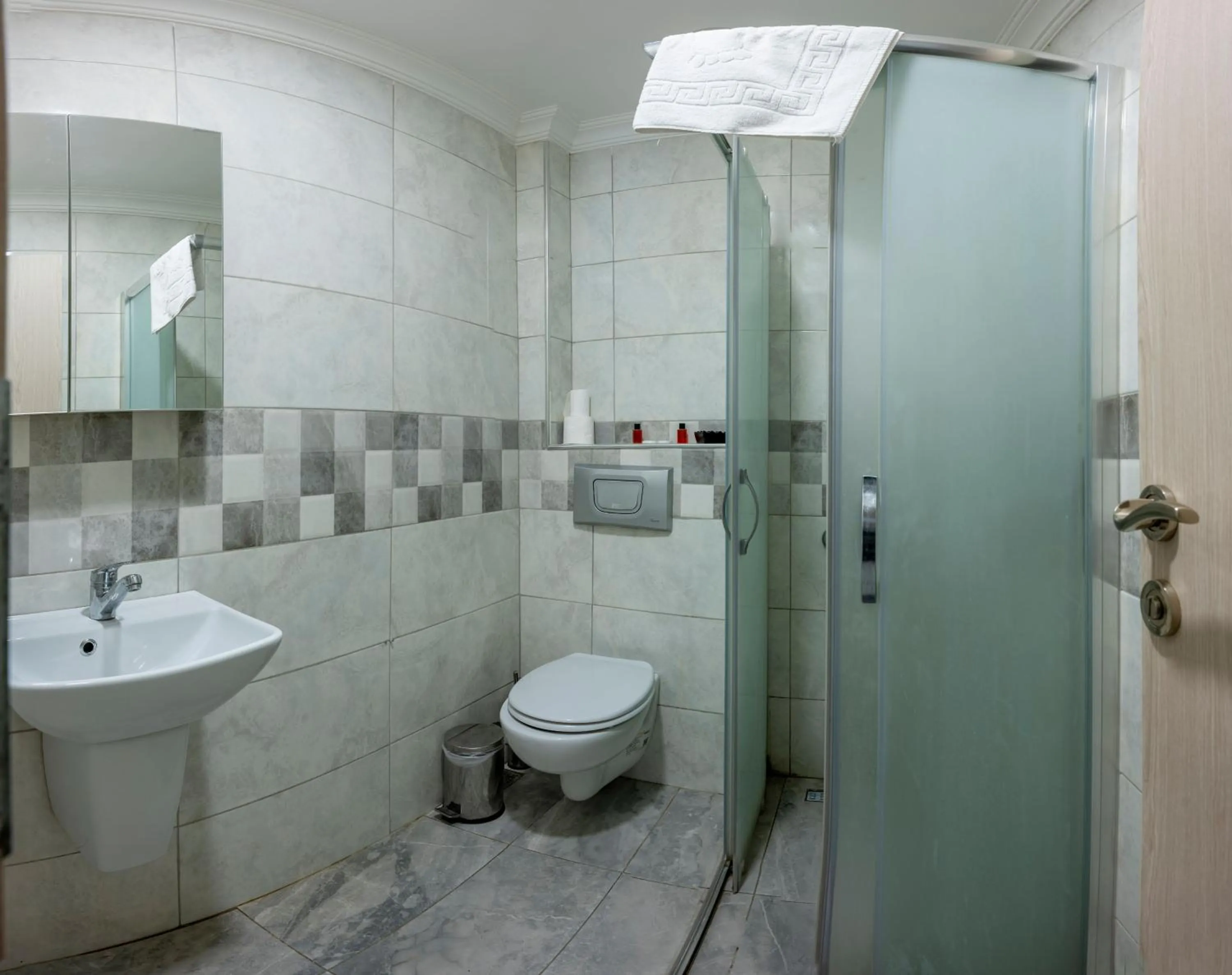 Toilet in Hotel Grand İstanbul