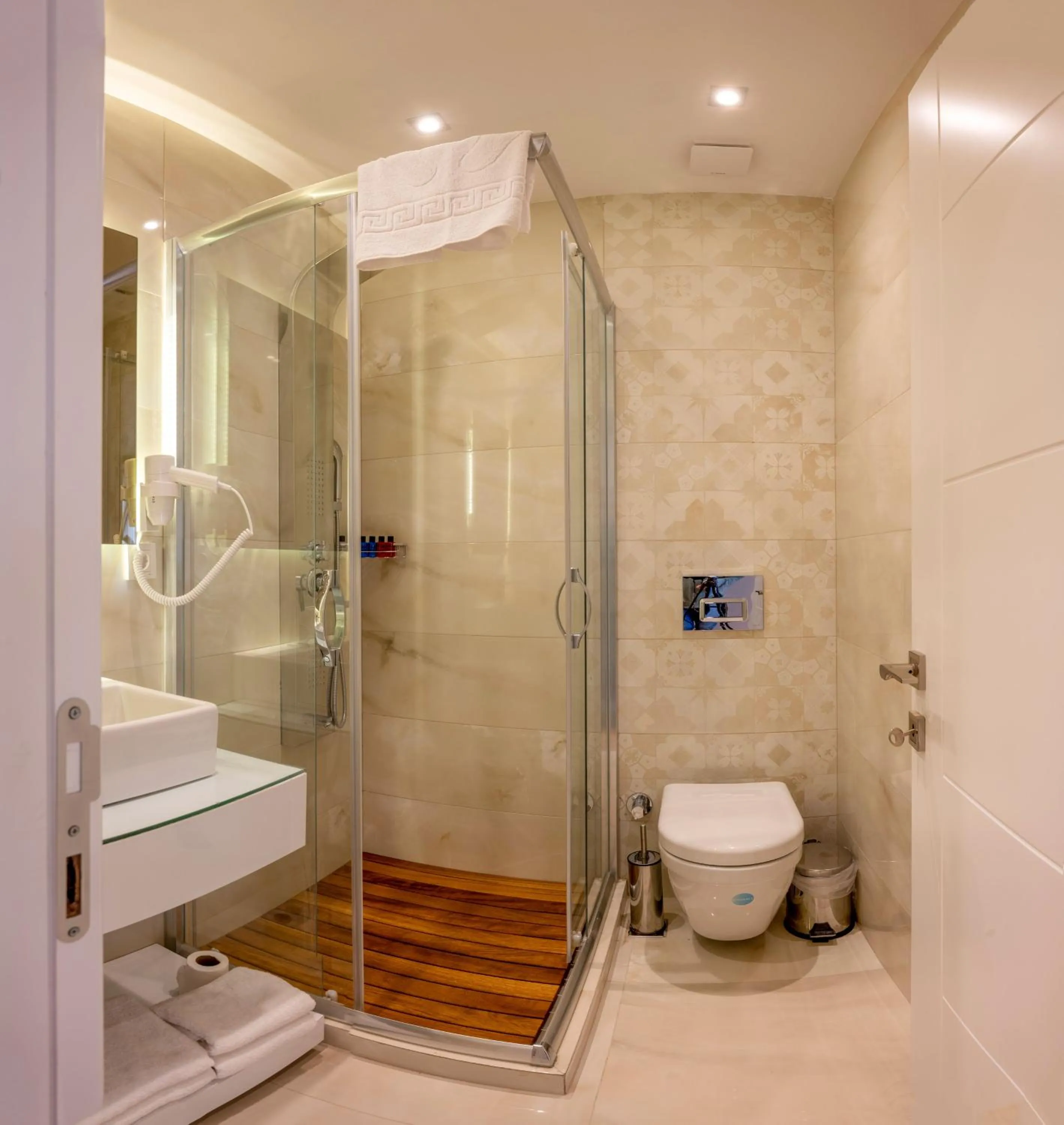 Shower in Hotel Grand İstanbul
