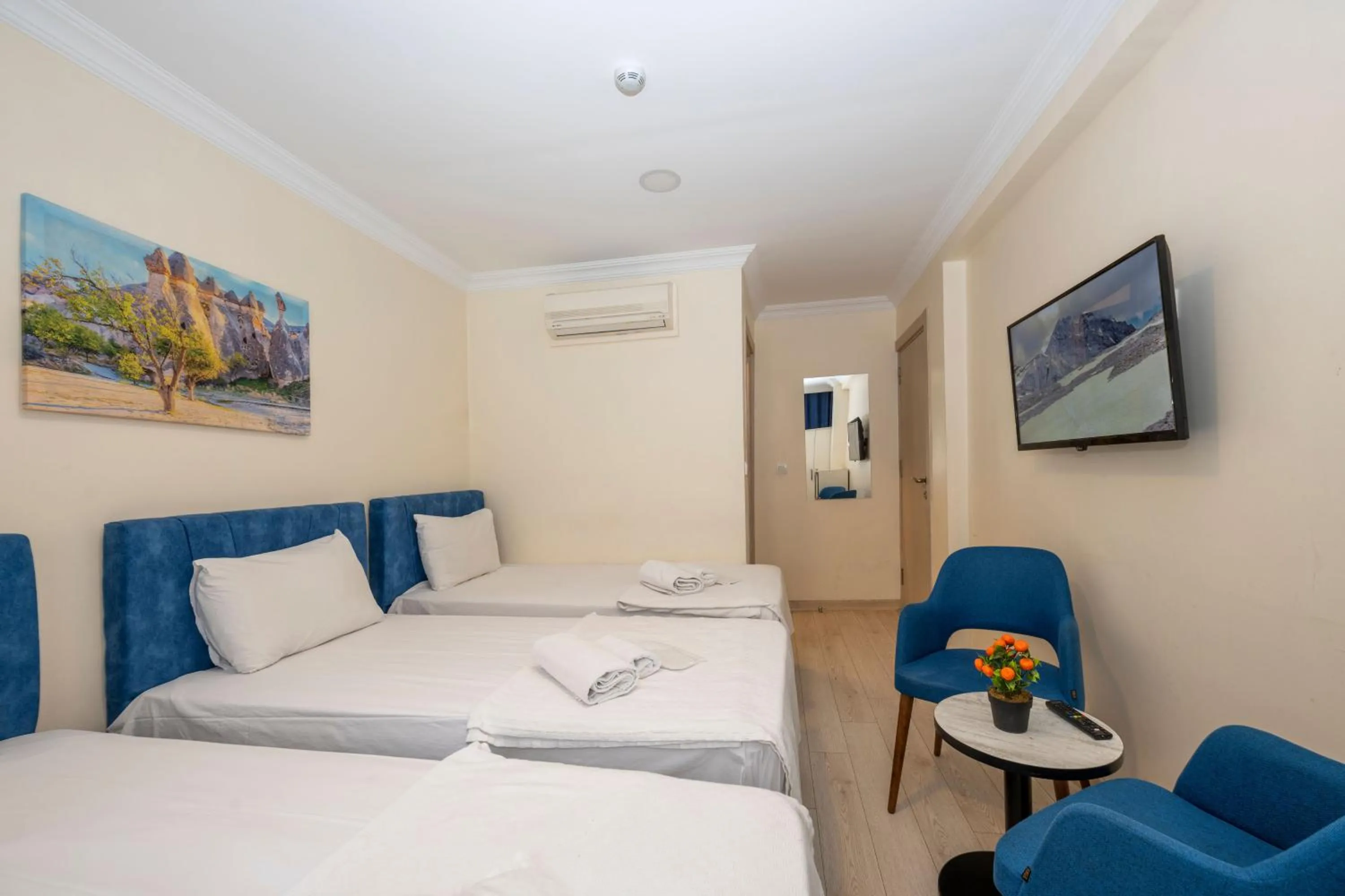 TV and multimedia, Bed in Hotel Grand İstanbul