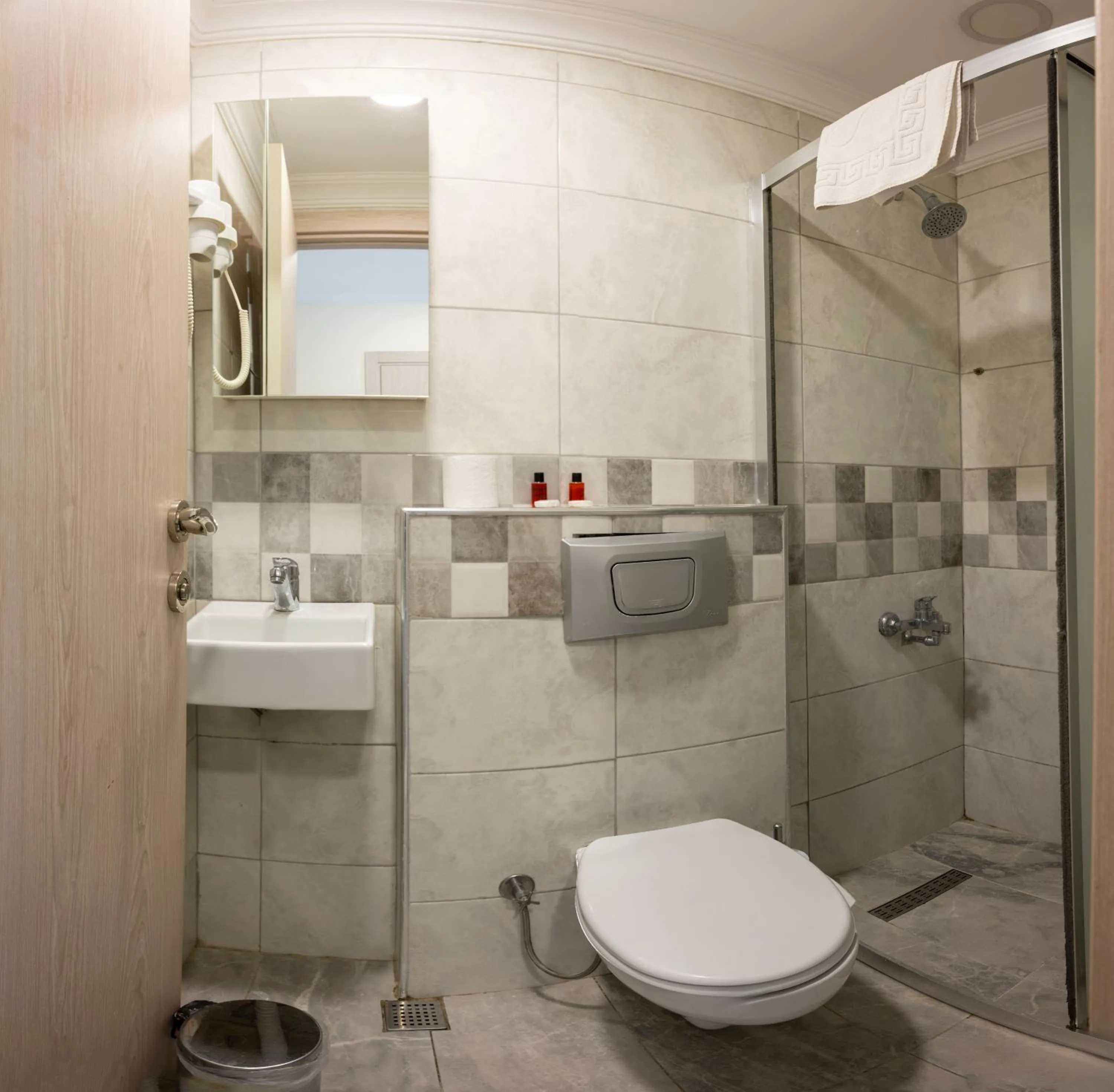 Shower in Hotel Grand İstanbul