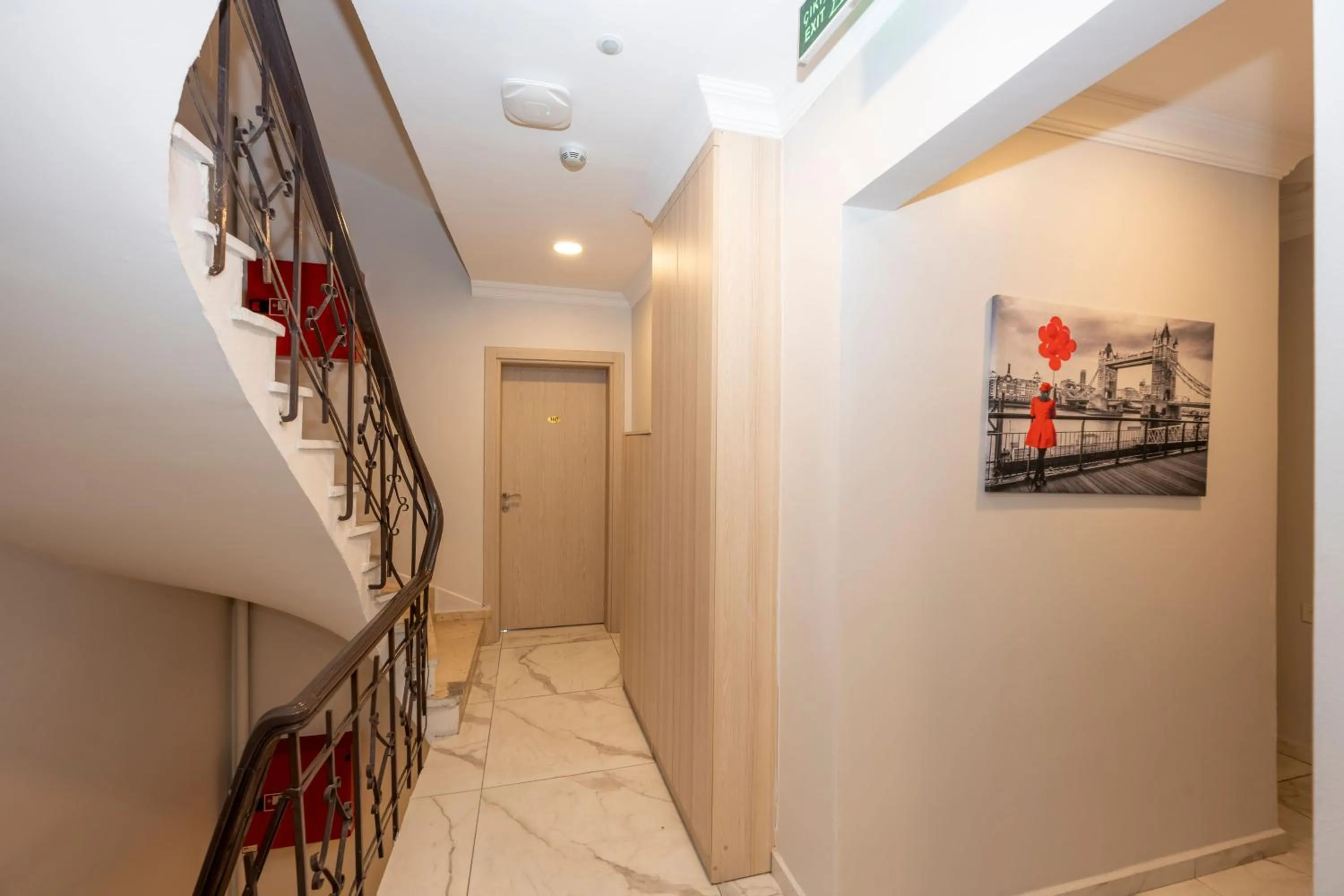 Billiard in Hotel Grand İstanbul