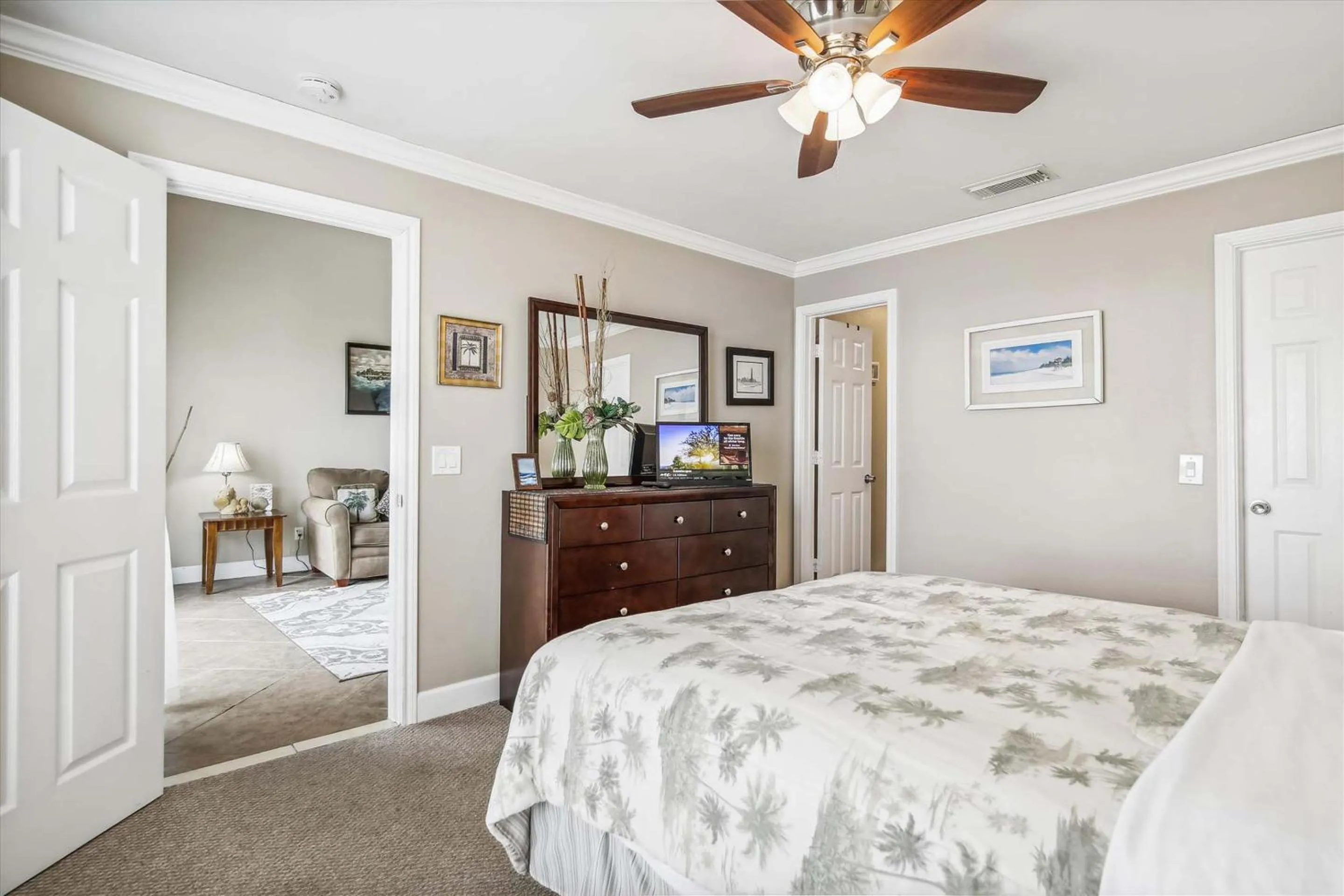 Property building, Bed in Dawn 1037-The Regal Seagull