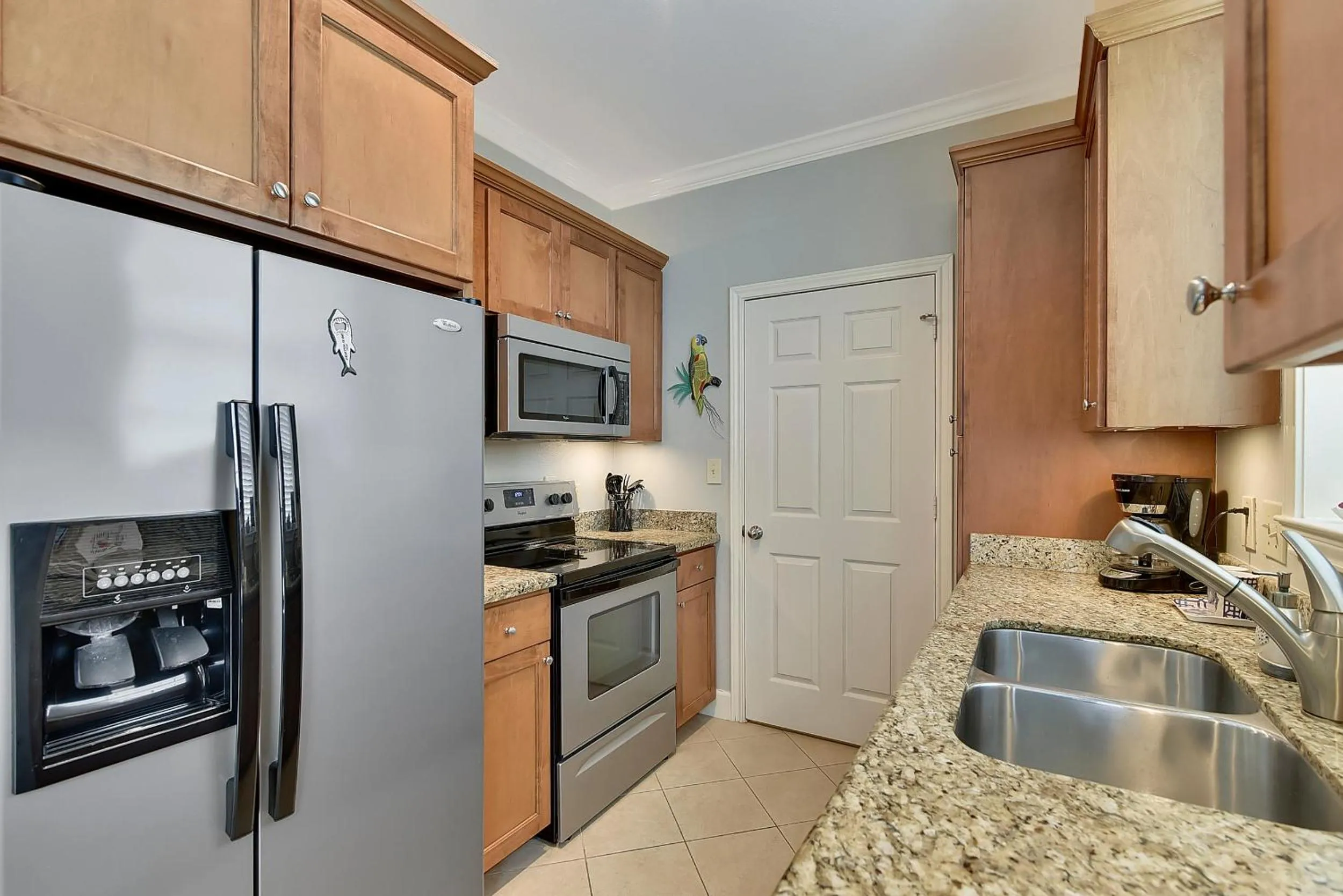 Kitchen or kitchenette in Dawn 512-Tropical Lagoon