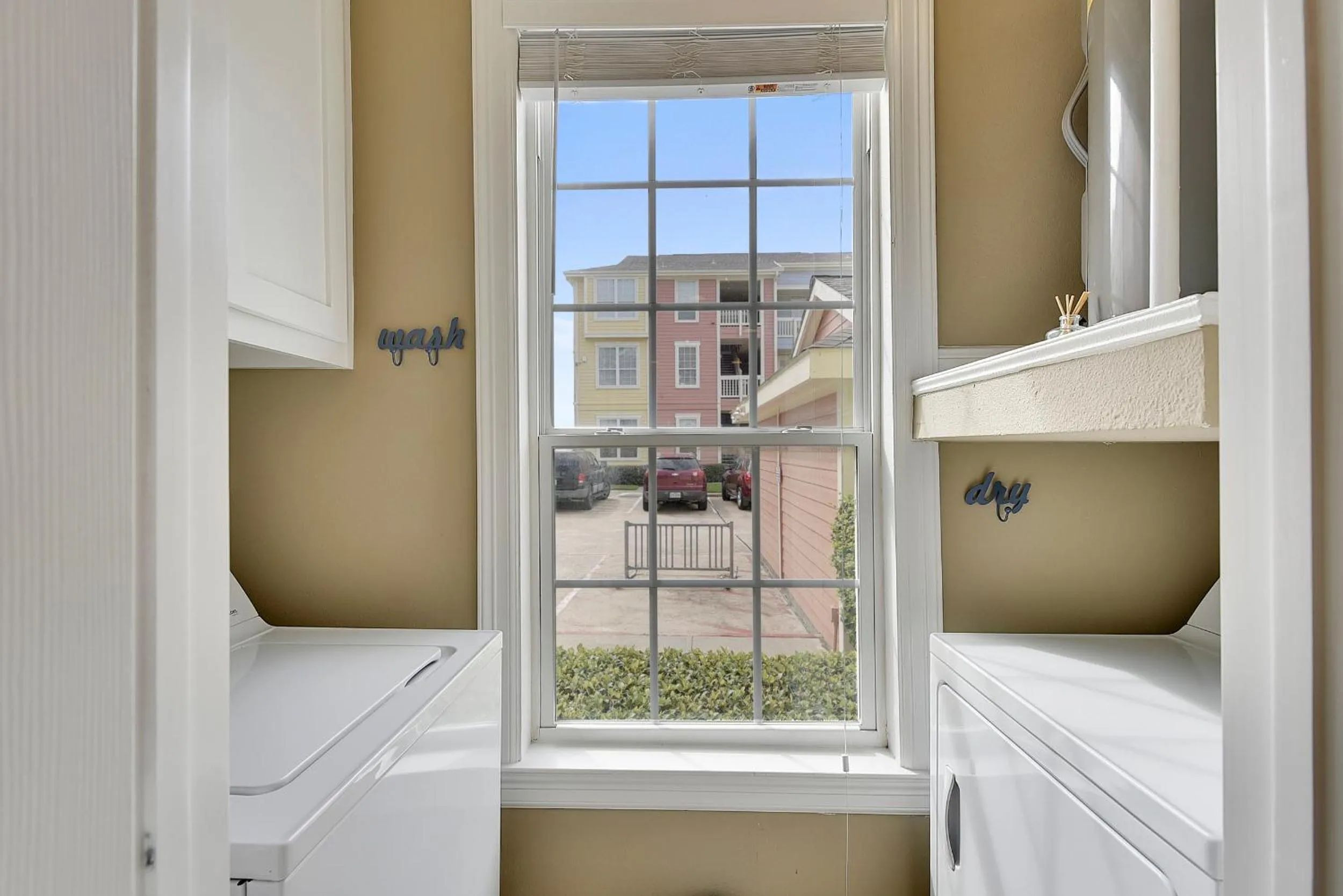 Bed in Dawn 916-Hook, Wine & Sinker