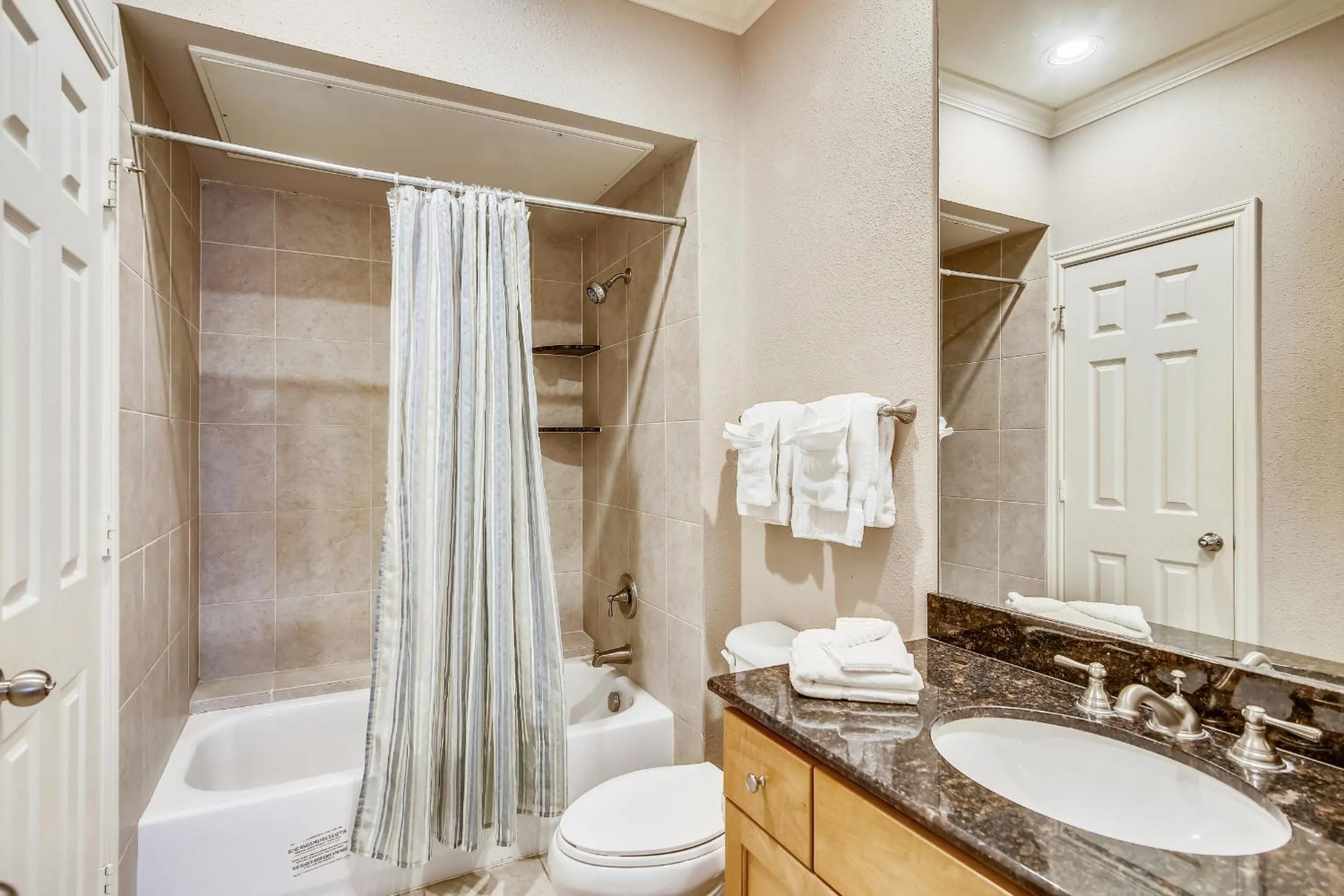 Bathroom in Dawn 625