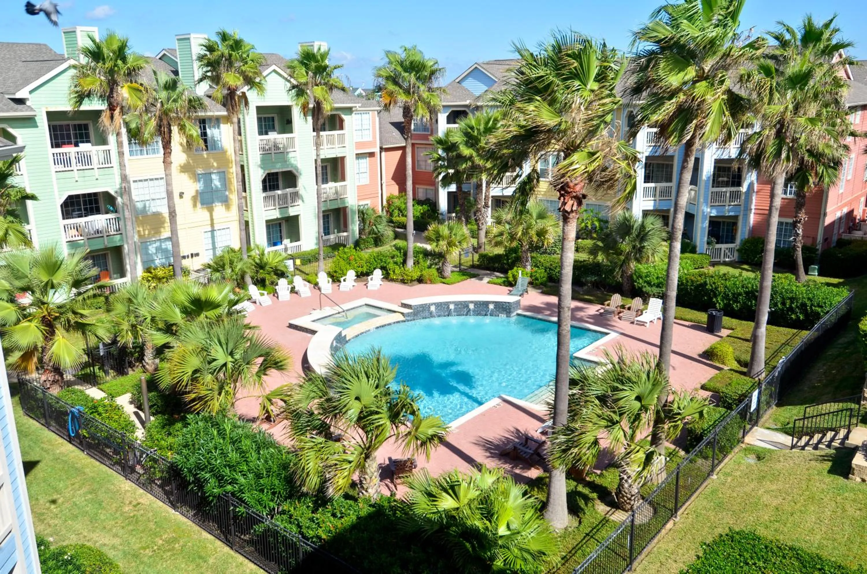 Swimming pool in Dawn 625