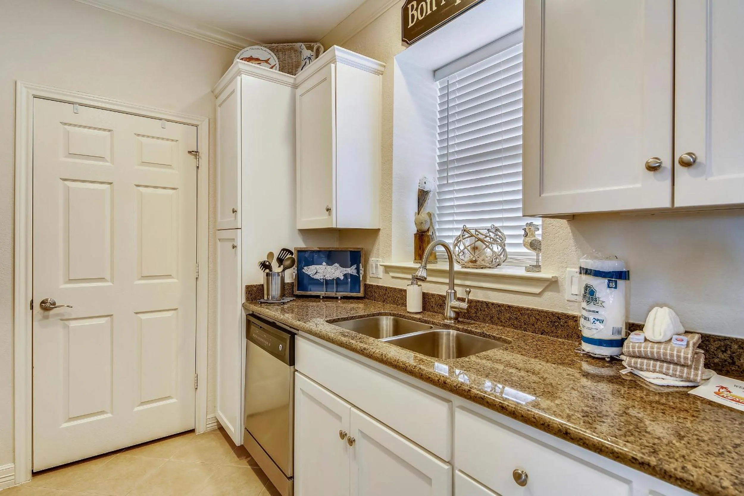 Kitchen or kitchenette in Dawn 1012-Our Beach Break