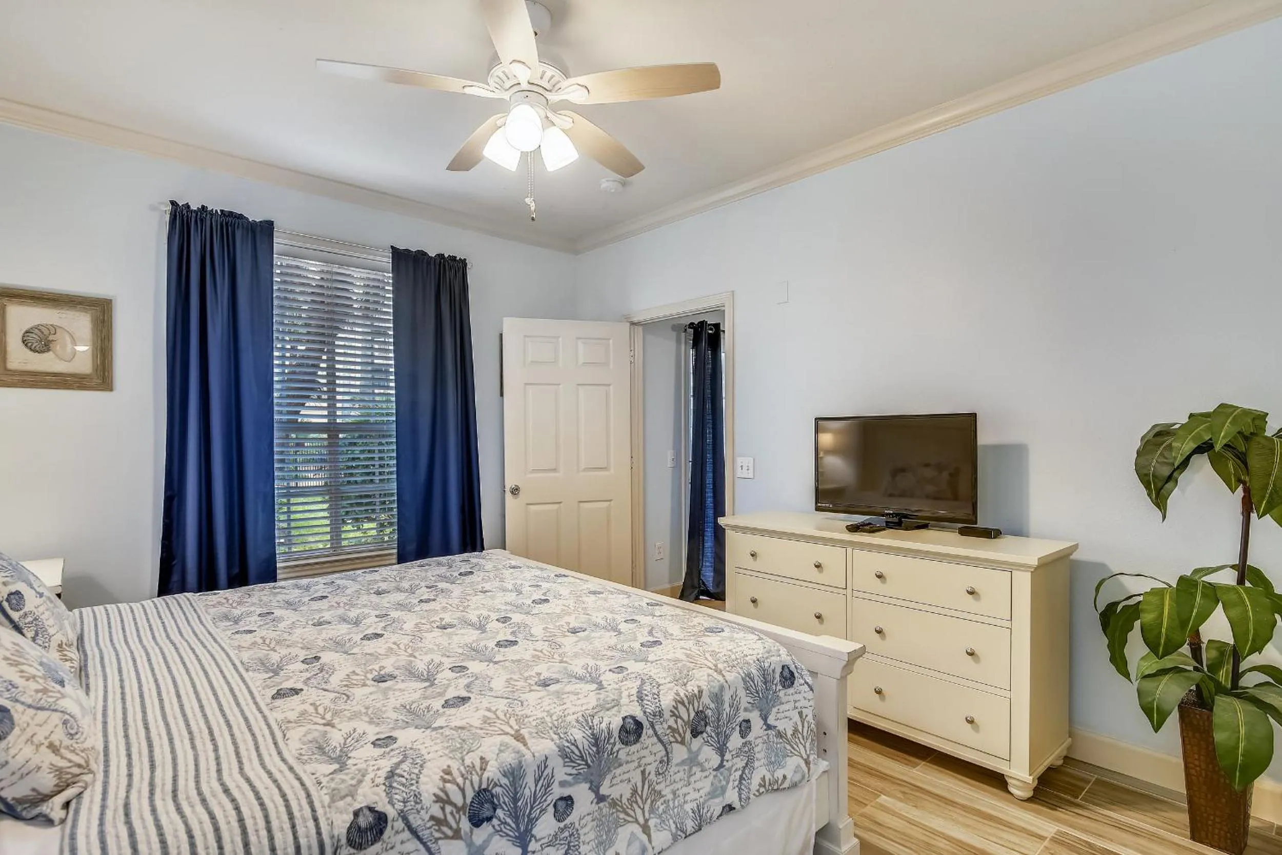 Bedroom, Bed in Dawn 511-Oasis at the Dawn