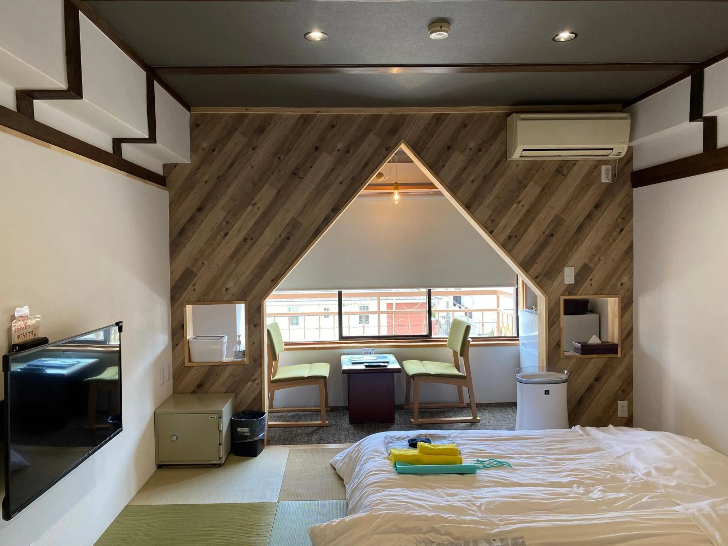 Photo of the whole room, Bed in Hatsuneso Shinkan