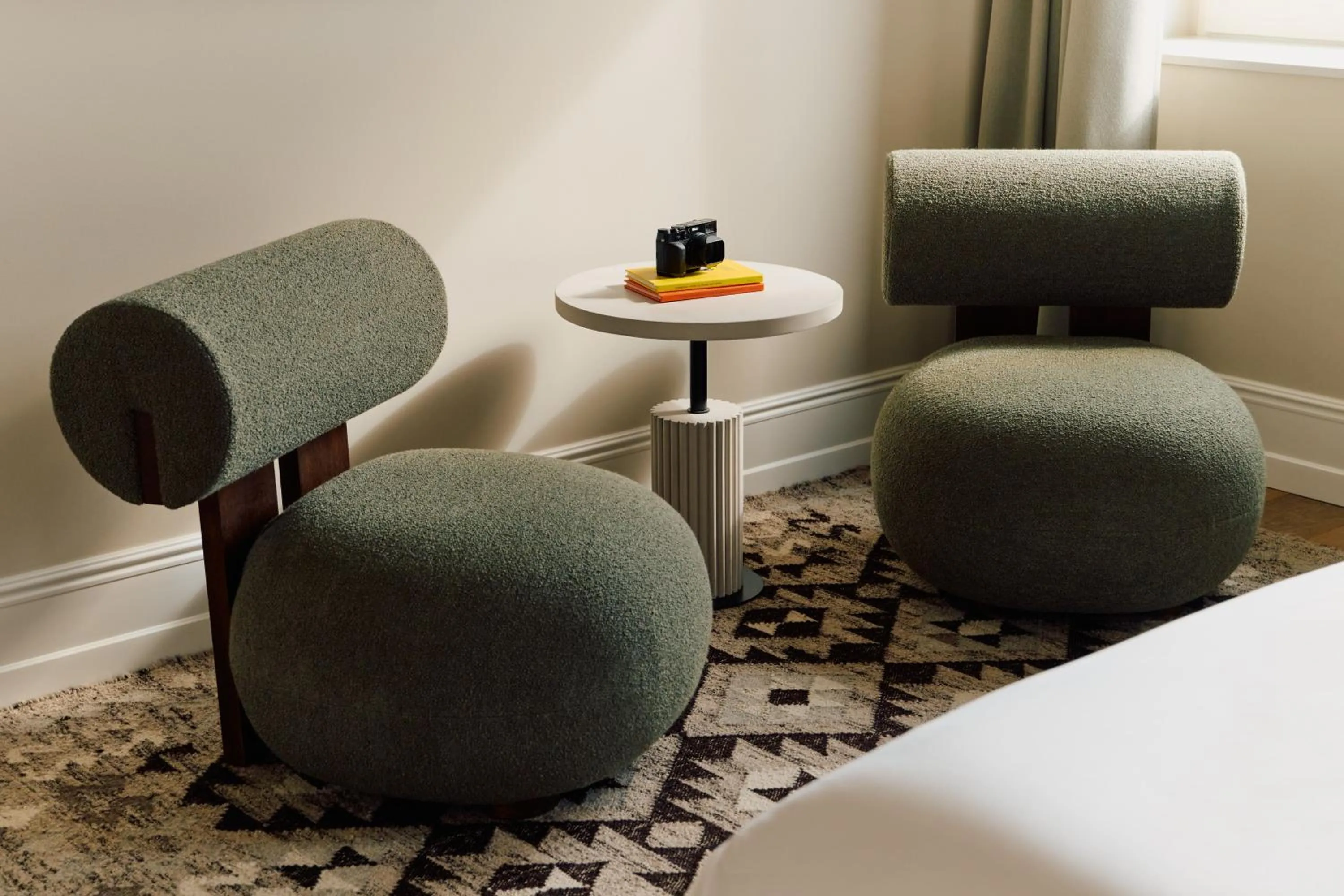 Seating area in Att I Kvadraturen