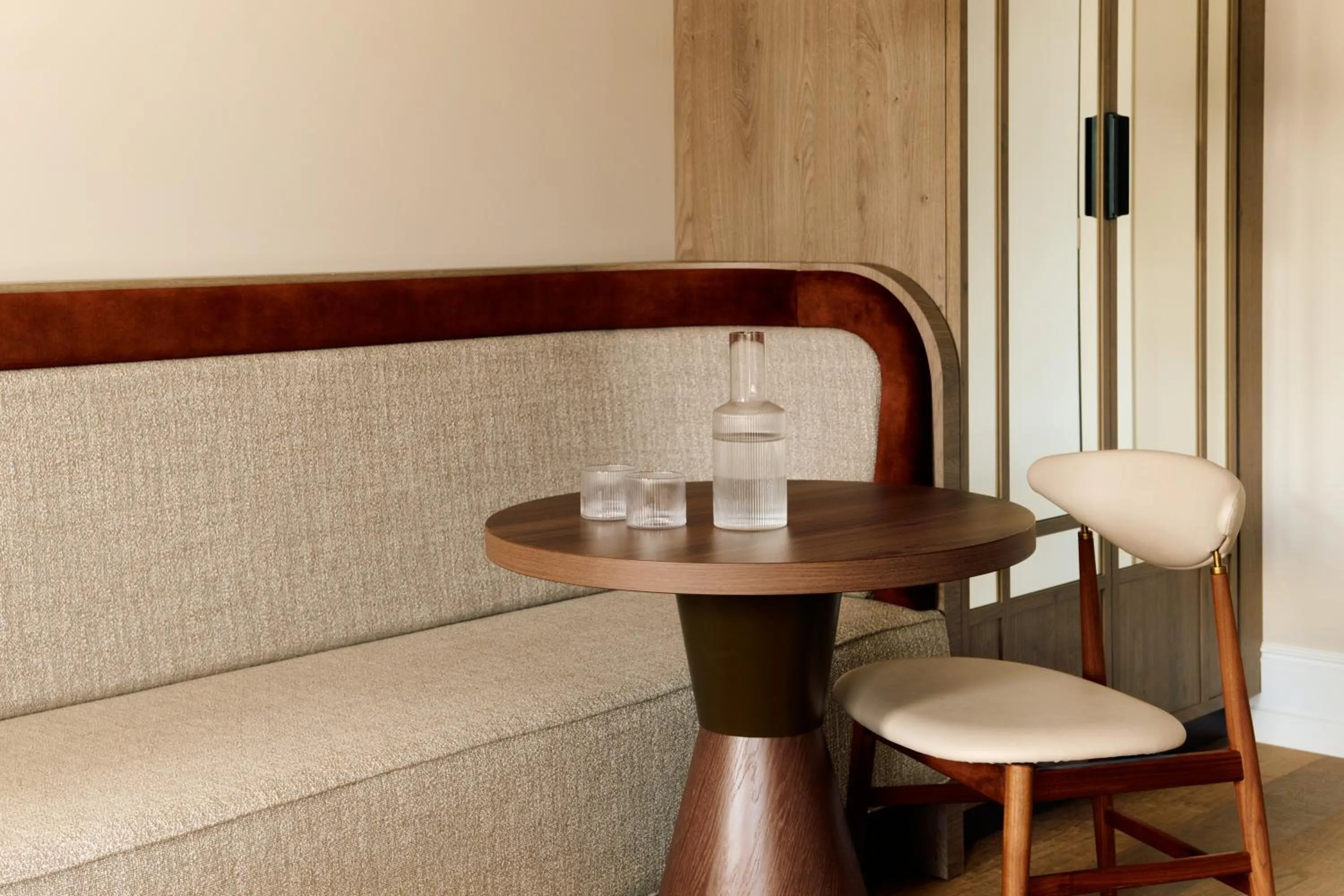 Seating area in Att I Kvadraturen