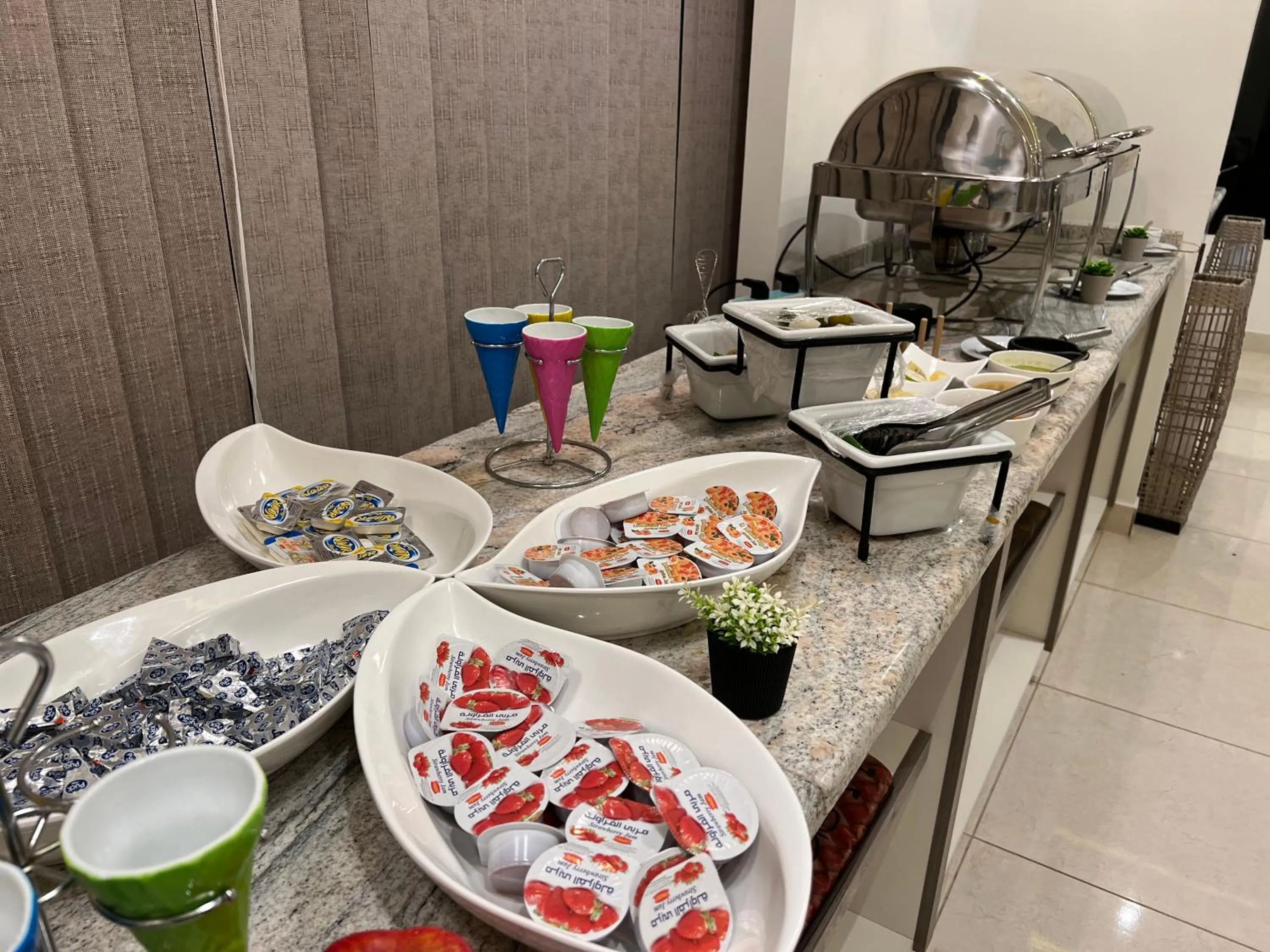 Restaurant/places to eat in Luciana Hotel by FHM