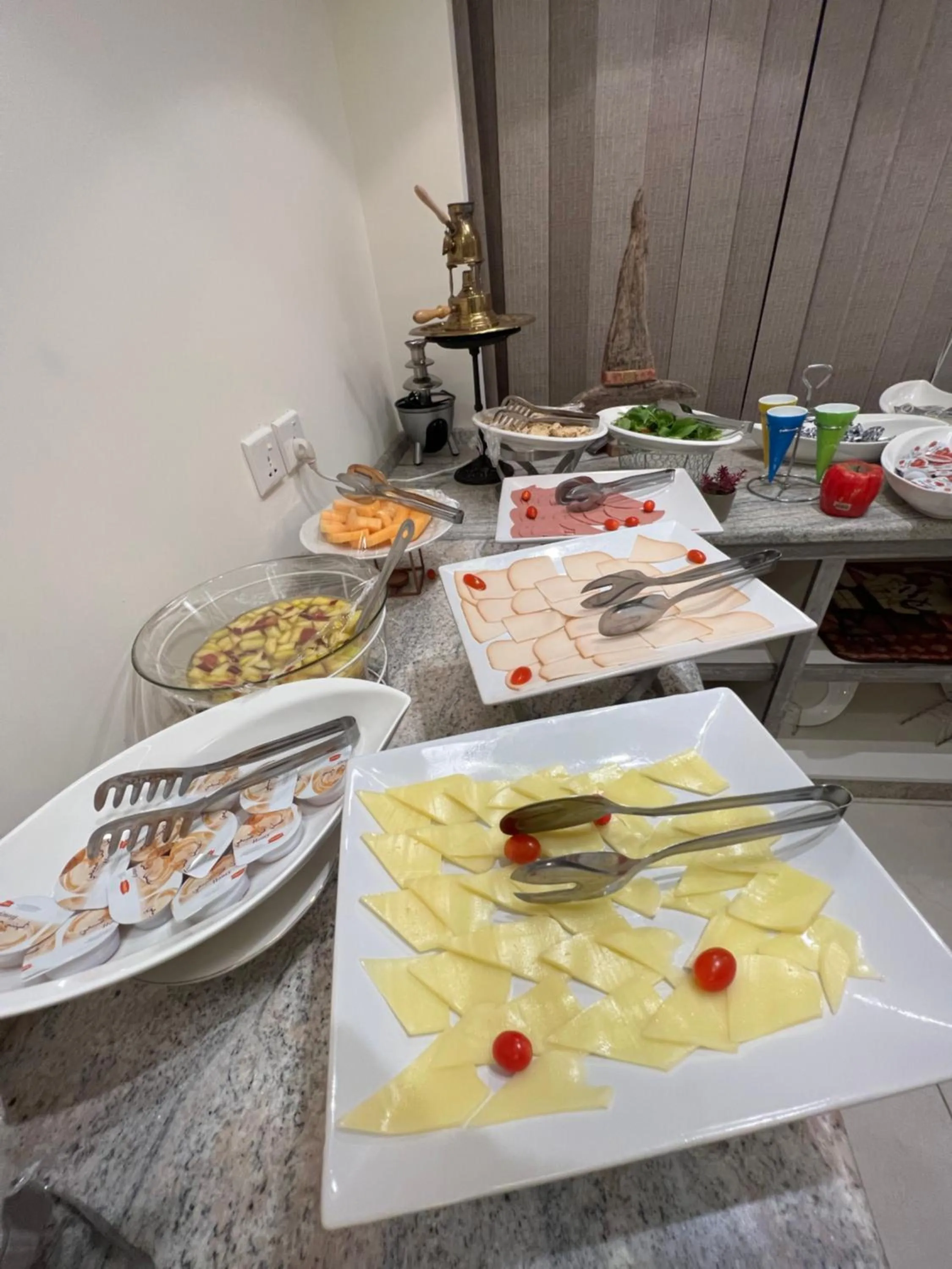 Restaurant/places to eat in Luciana Hotel by FHM