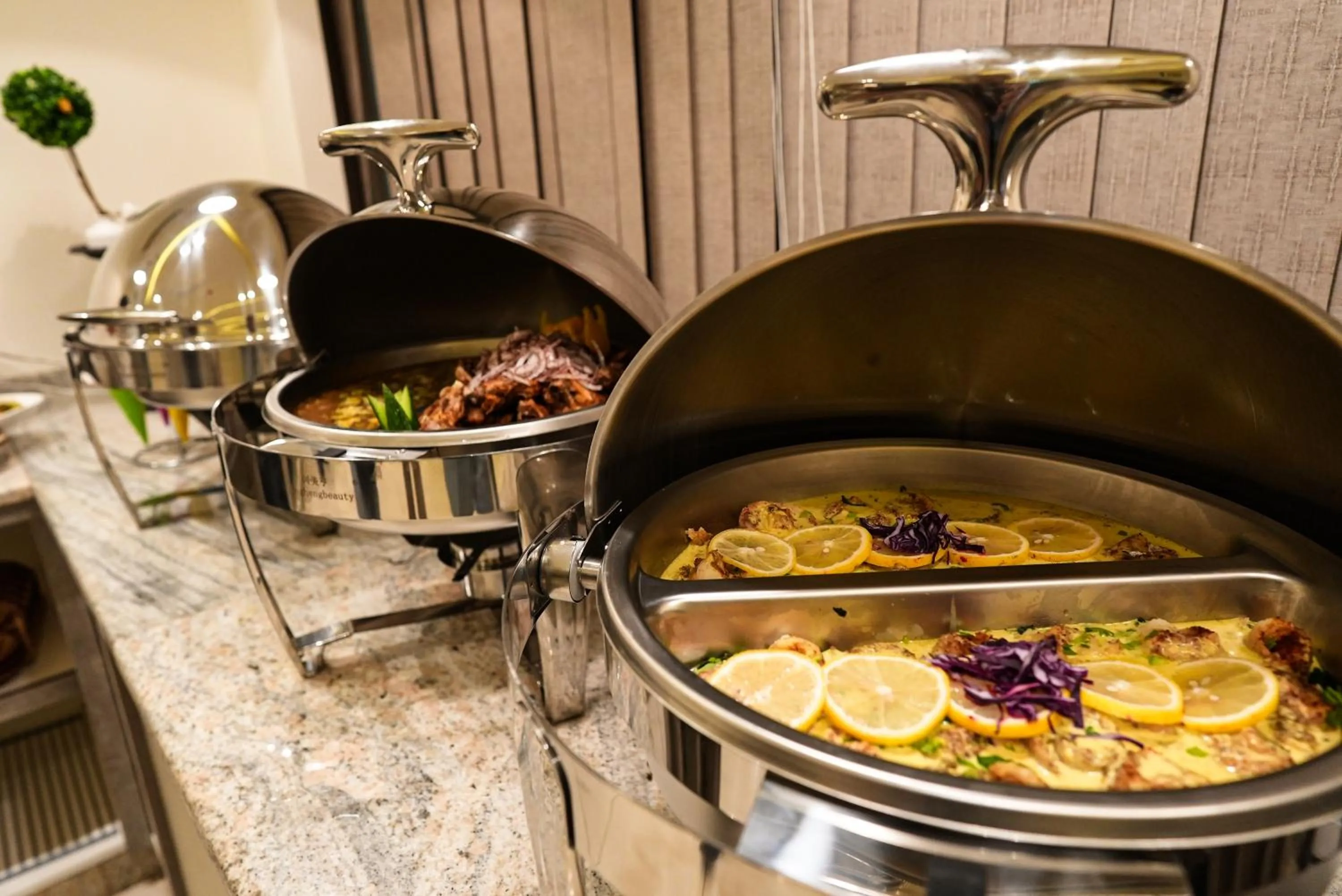 Restaurant/places to eat in Luciana Hotel by FHM