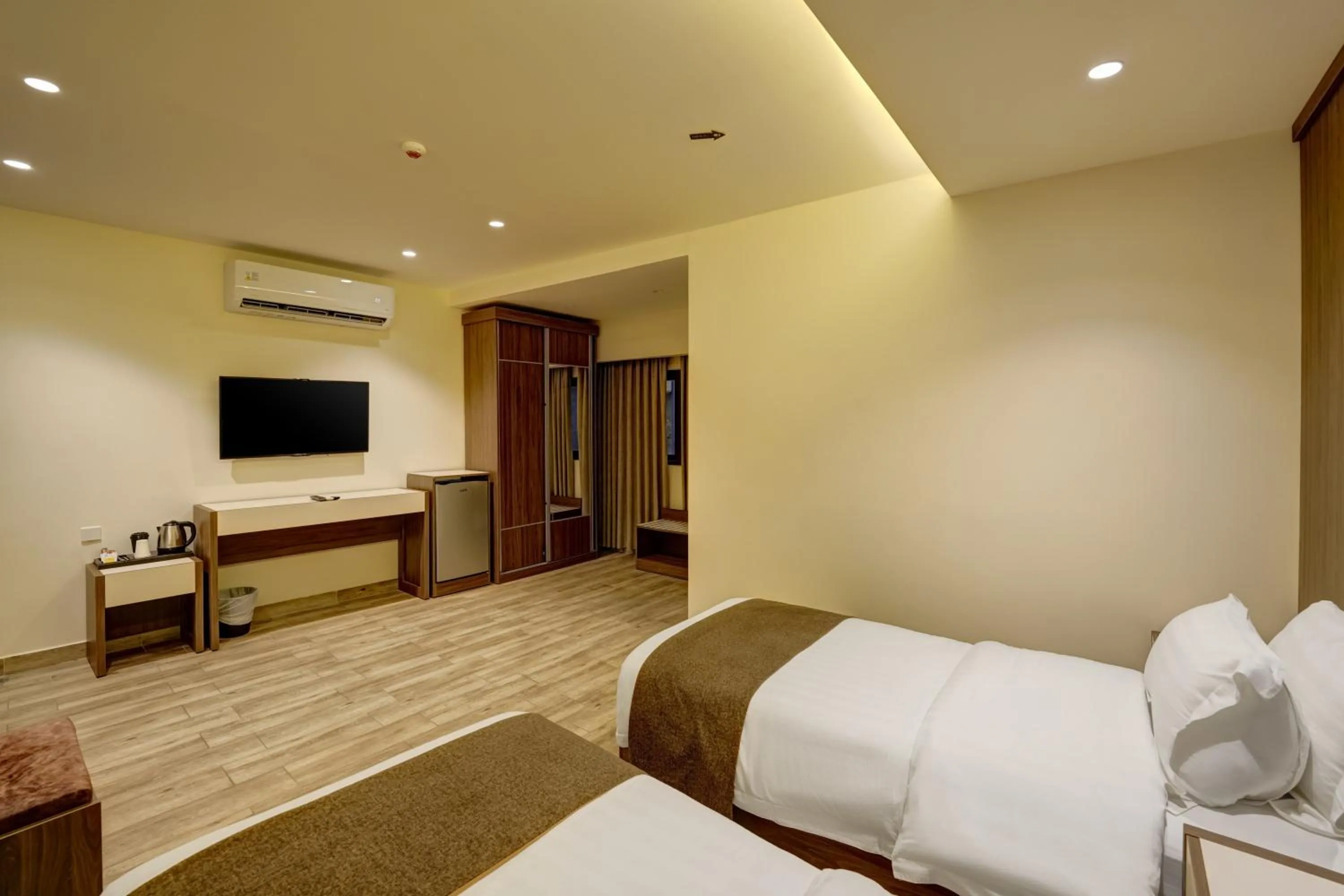 Communal lounge/ TV room, Bed in Luciana Hotel by FHM