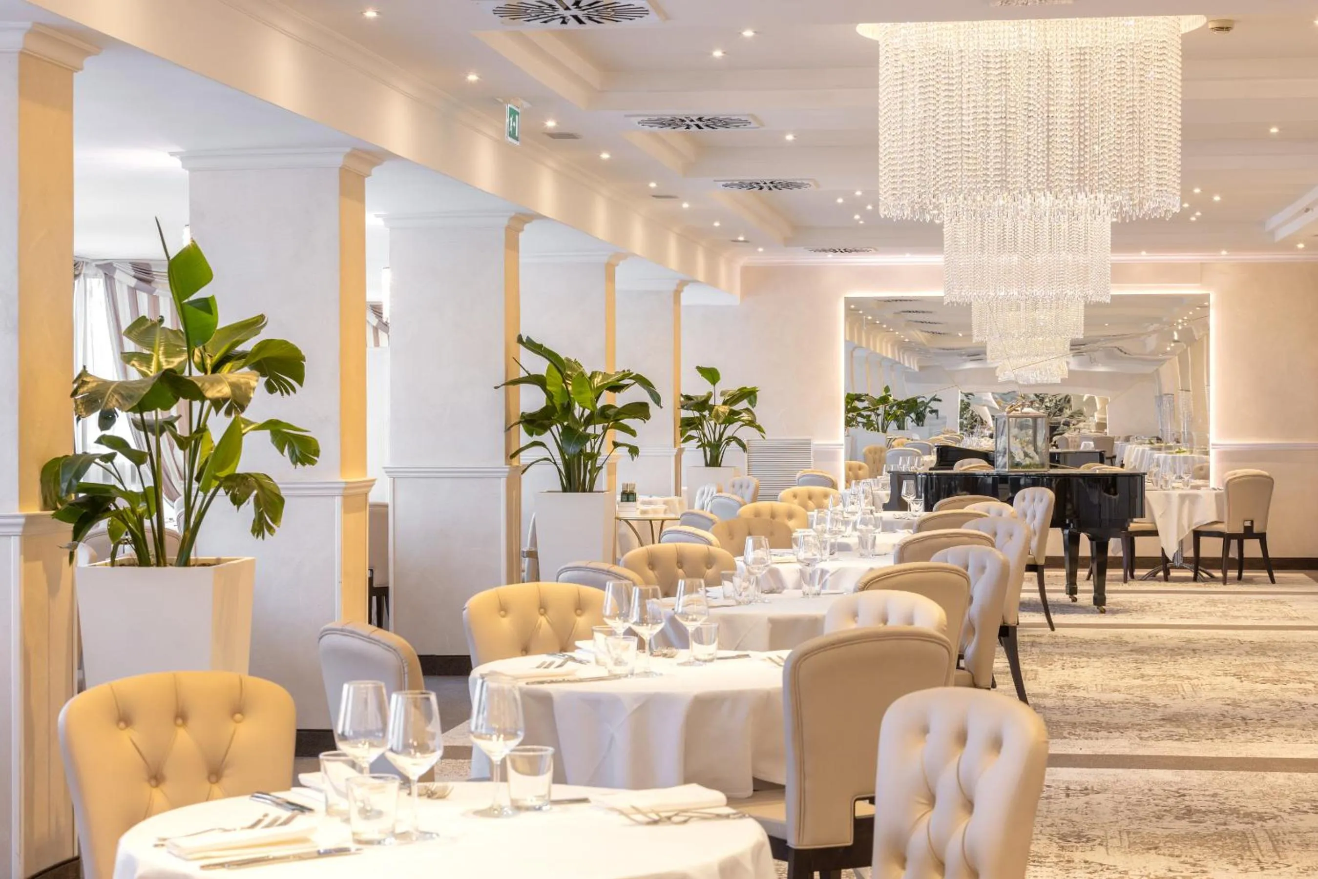 Restaurant/places to eat in Hotel Sporting