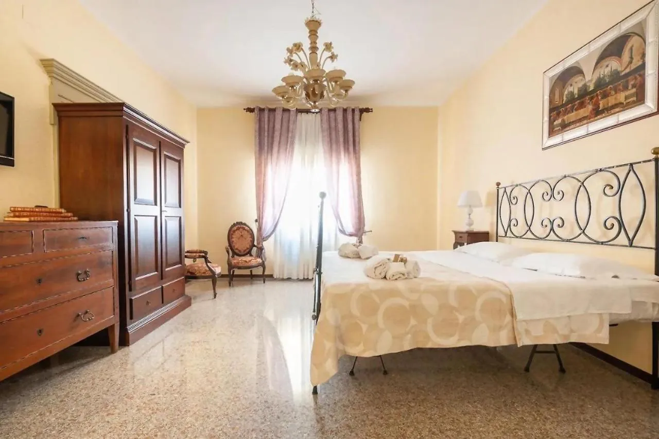 Photo of the whole room, Bed in Errico Suite e Rooms