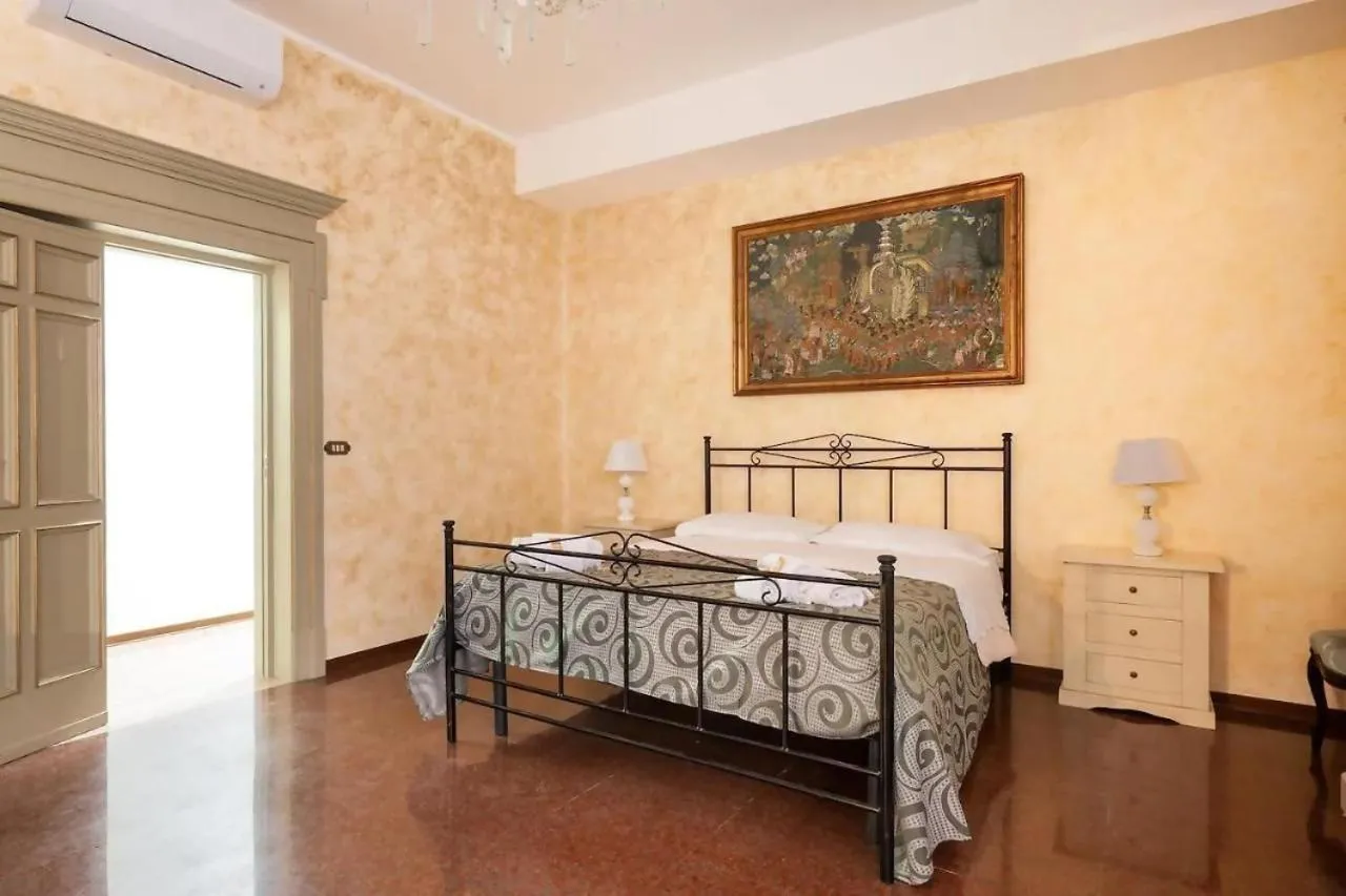 Photo of the whole room, Bed in Errico Suite e Rooms