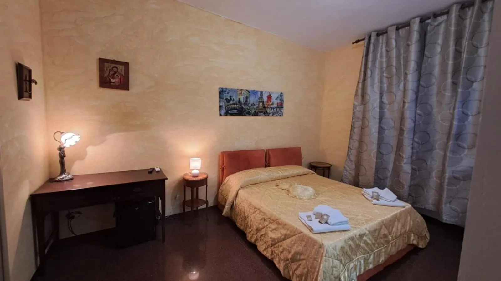 Twin Room with Private Bathroom in Errico Suite e Rooms