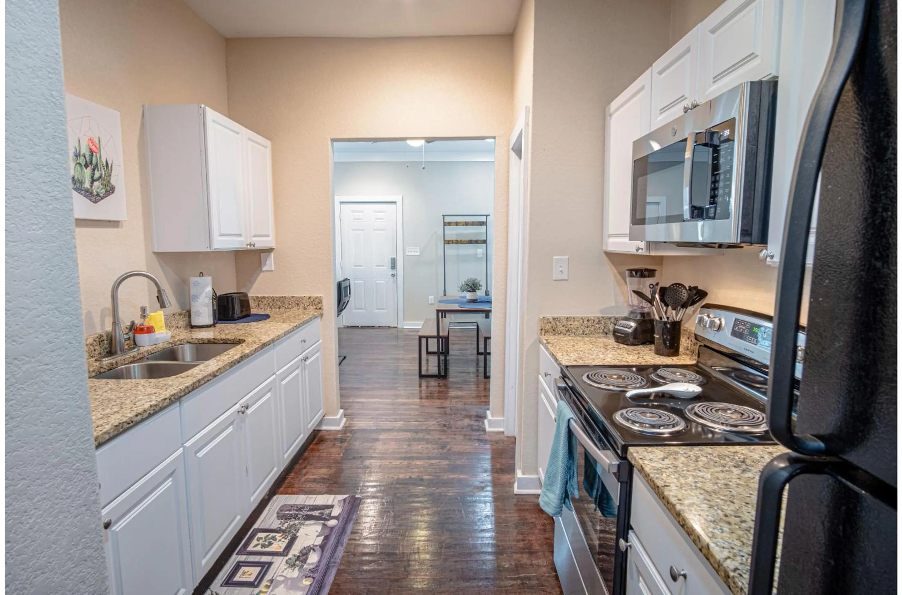 Kitchen or kitchenette in Fabulous Newly Renovated 2Br1Ba Near Downtown