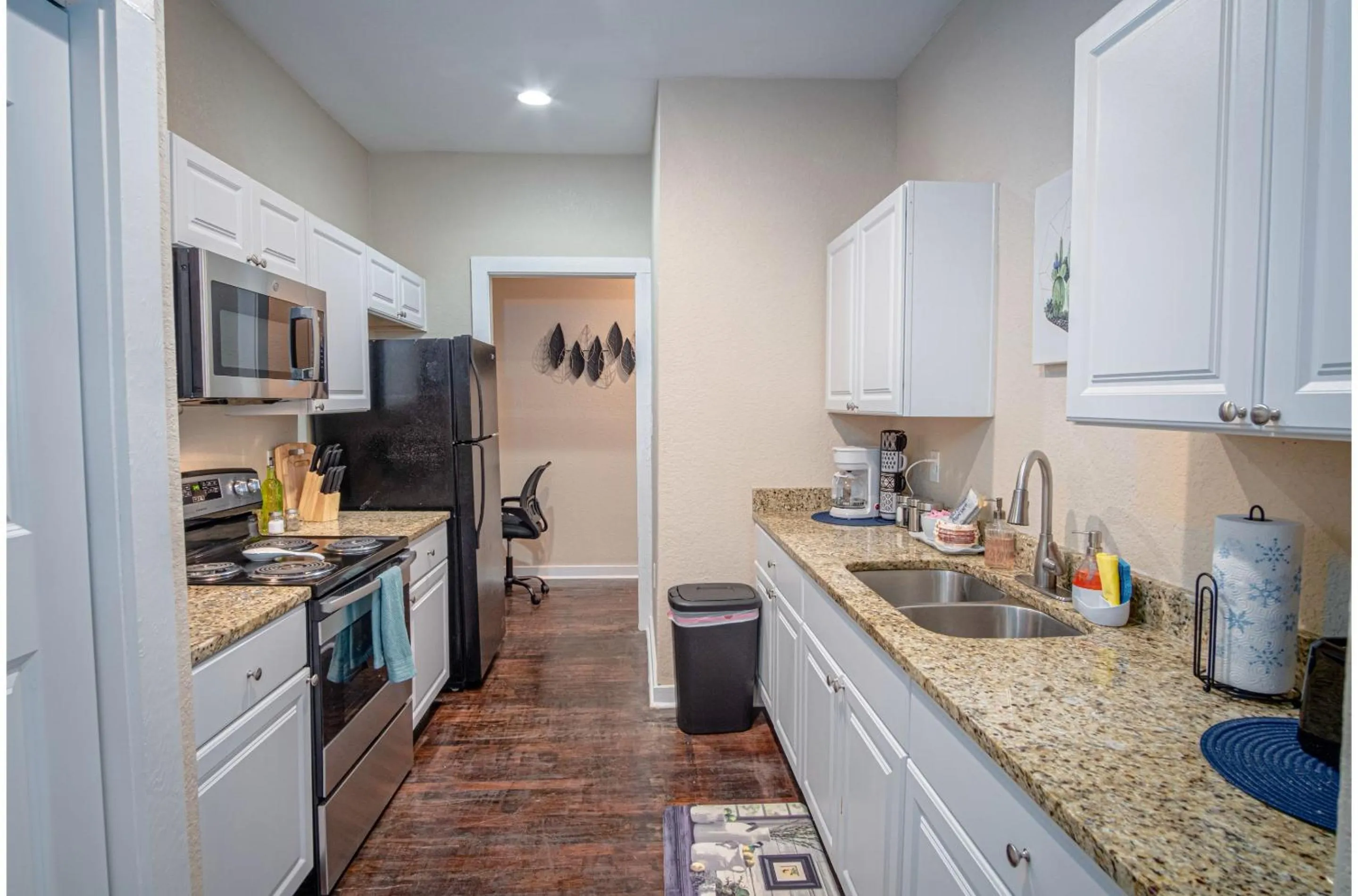 Kitchen or kitchenette in Fabulous Newly Renovated 2Br1Ba Near Downtown