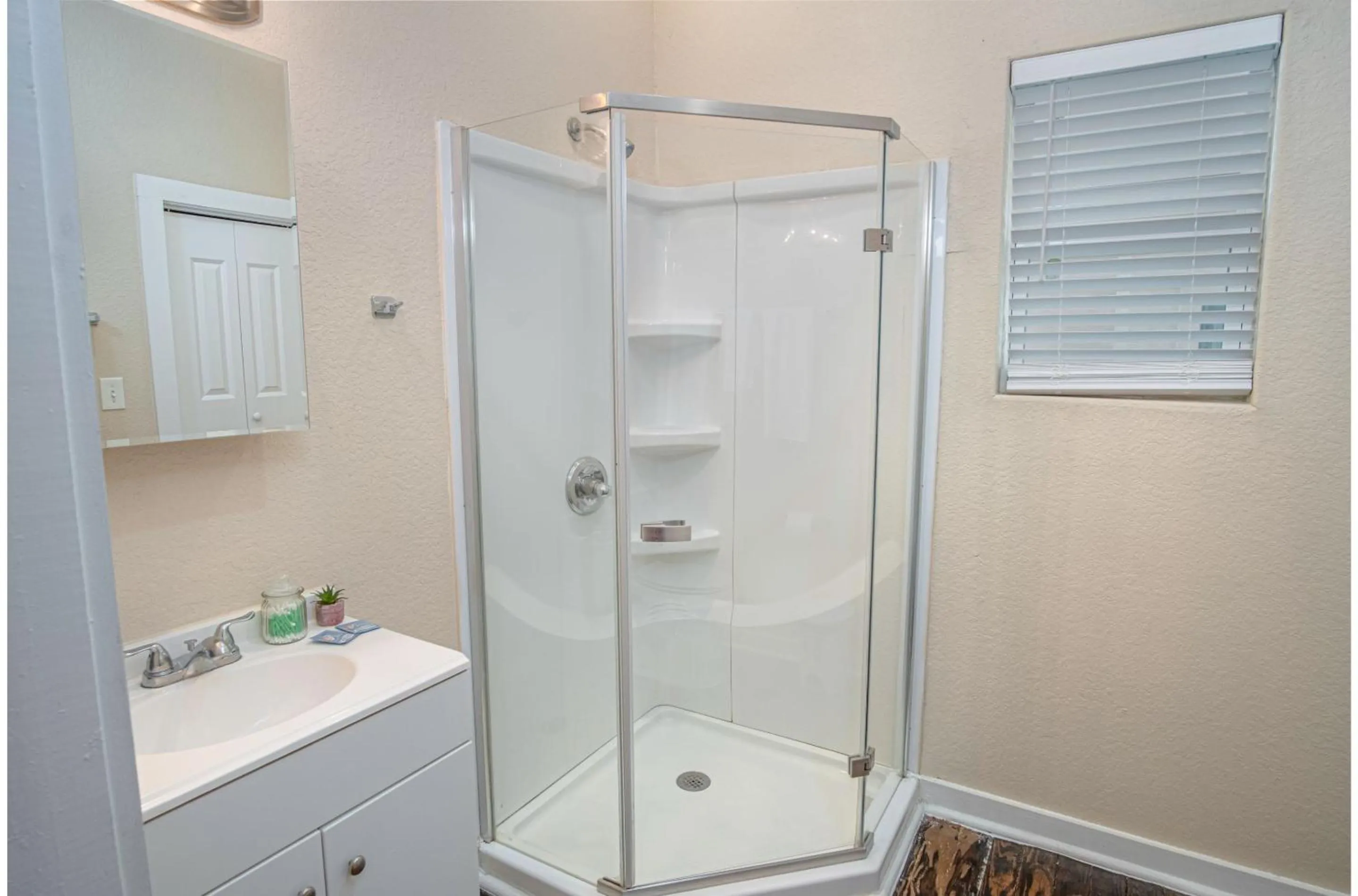 Bathroom in Fabulous Newly Renovated 2Br1Ba Near Downtown