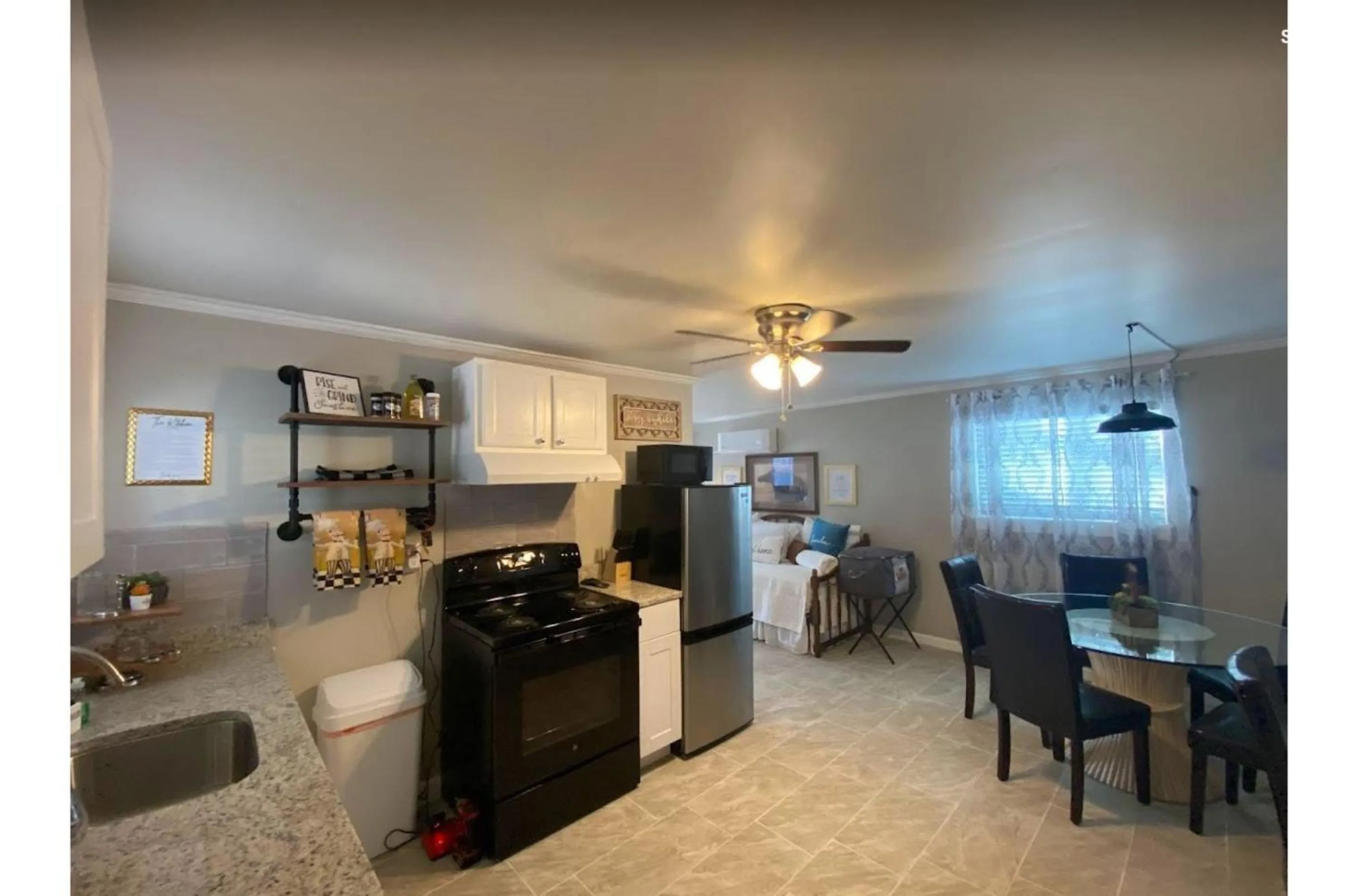 kitchen in Stunning Cozy Downtown Guesthouse