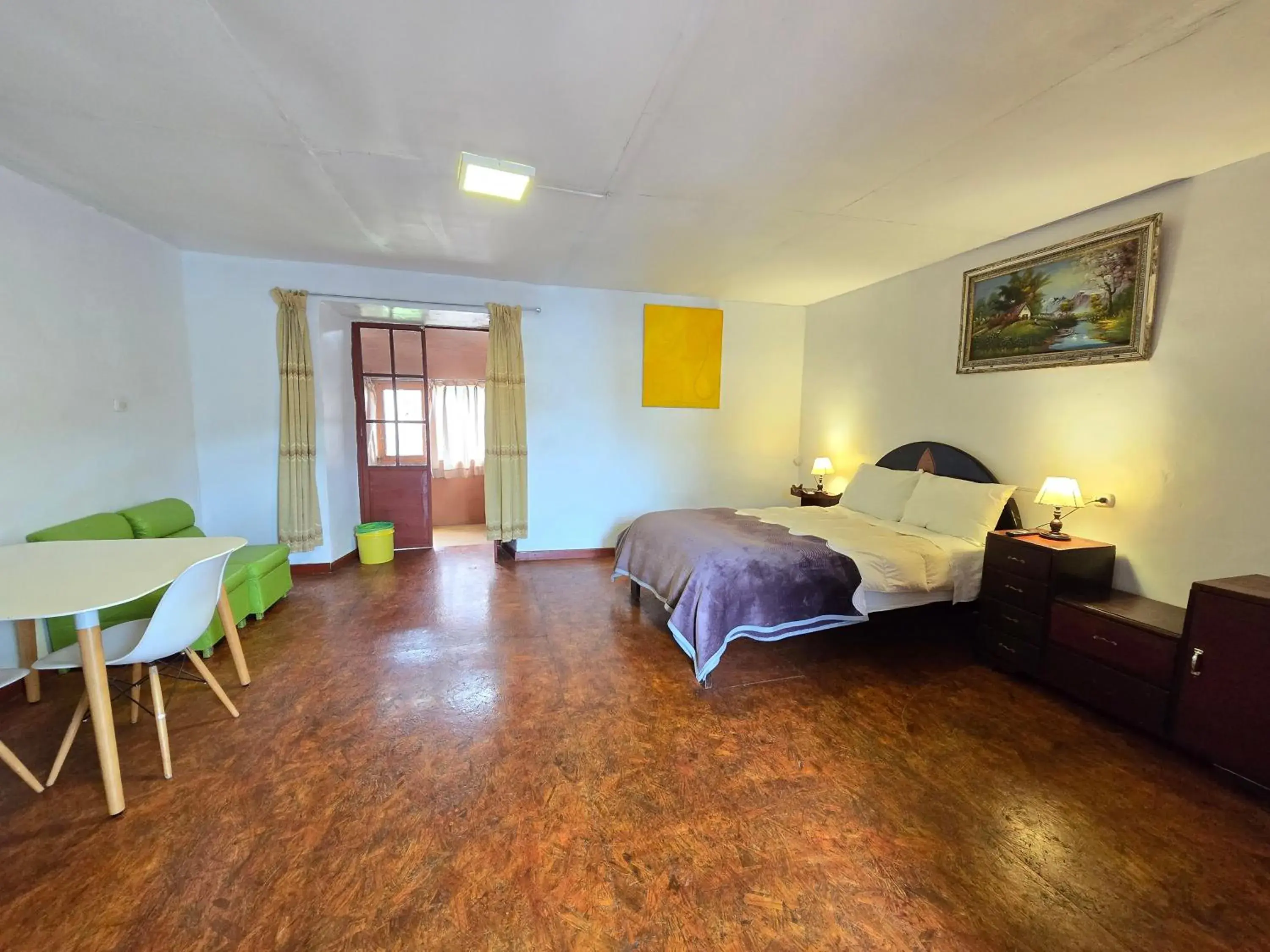 Deluxe Double Room with Balcony in Barrio Inka B&B Deluxe Double Room with Balcony in Barrio Inka B&B