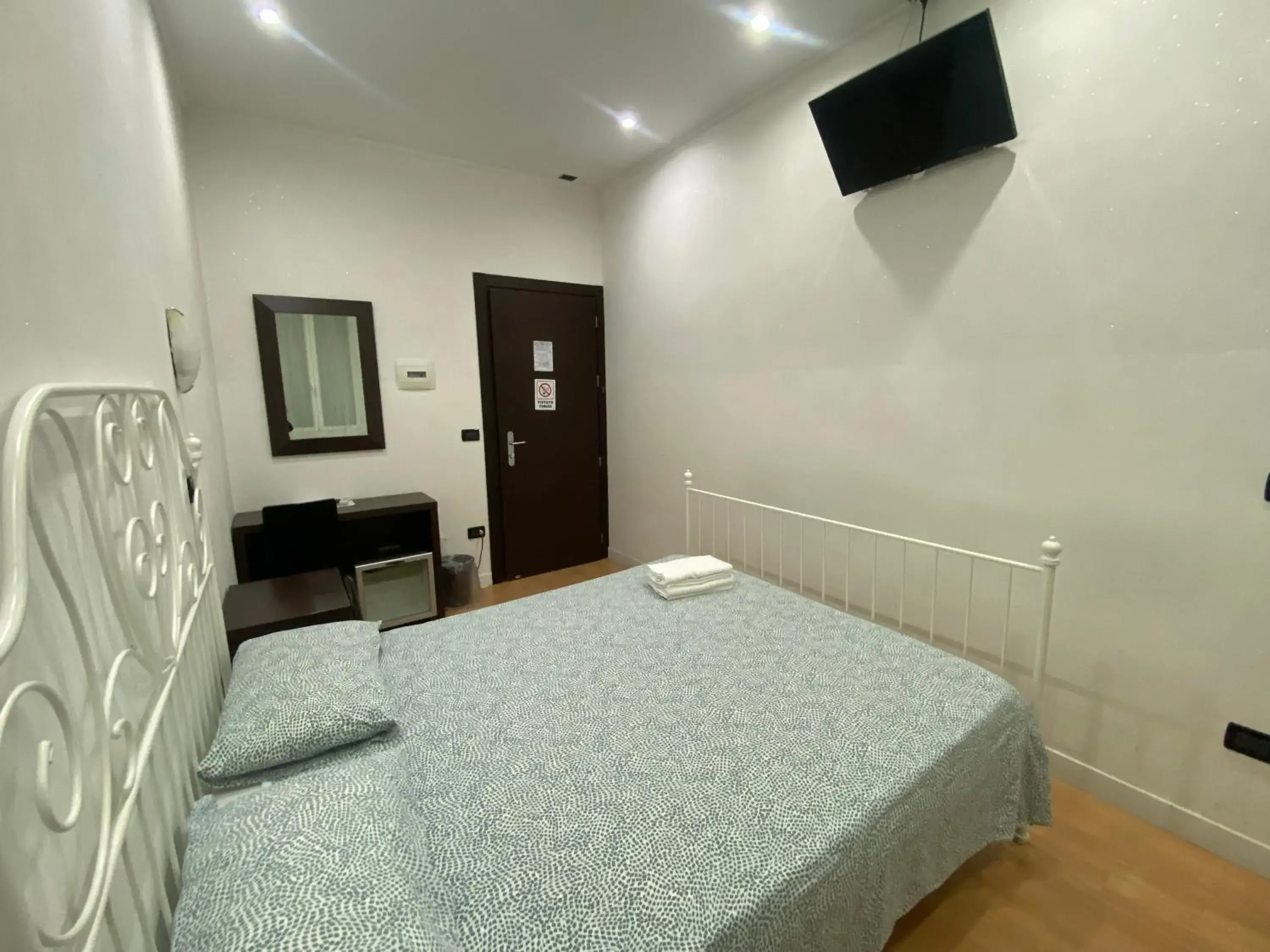 Large Double or Twin Room in Memole Inn Sanremo Large Double or Twin Room in Memole Inn Sanremo