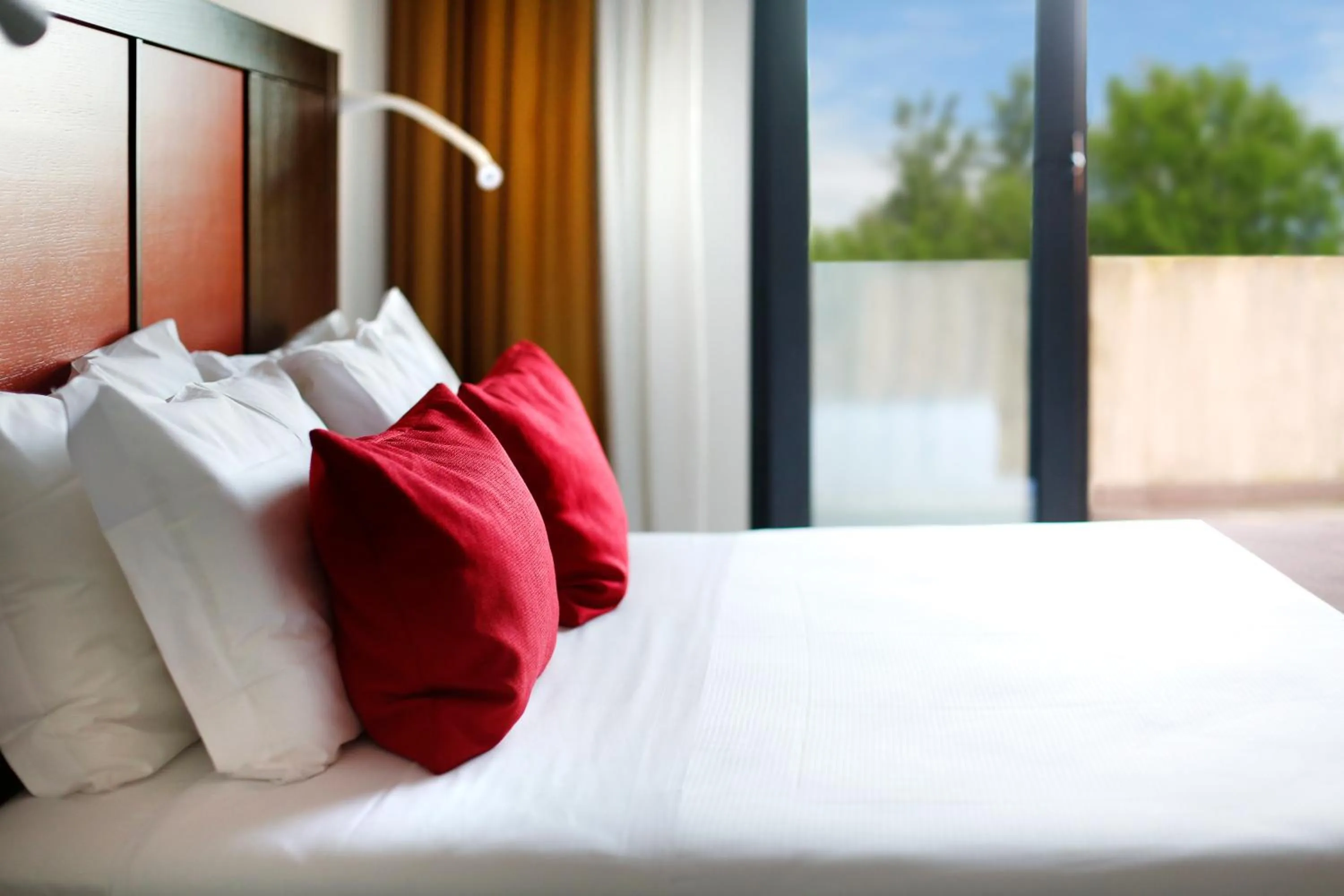 Shower, Bed in Hotel Holiday La Marca