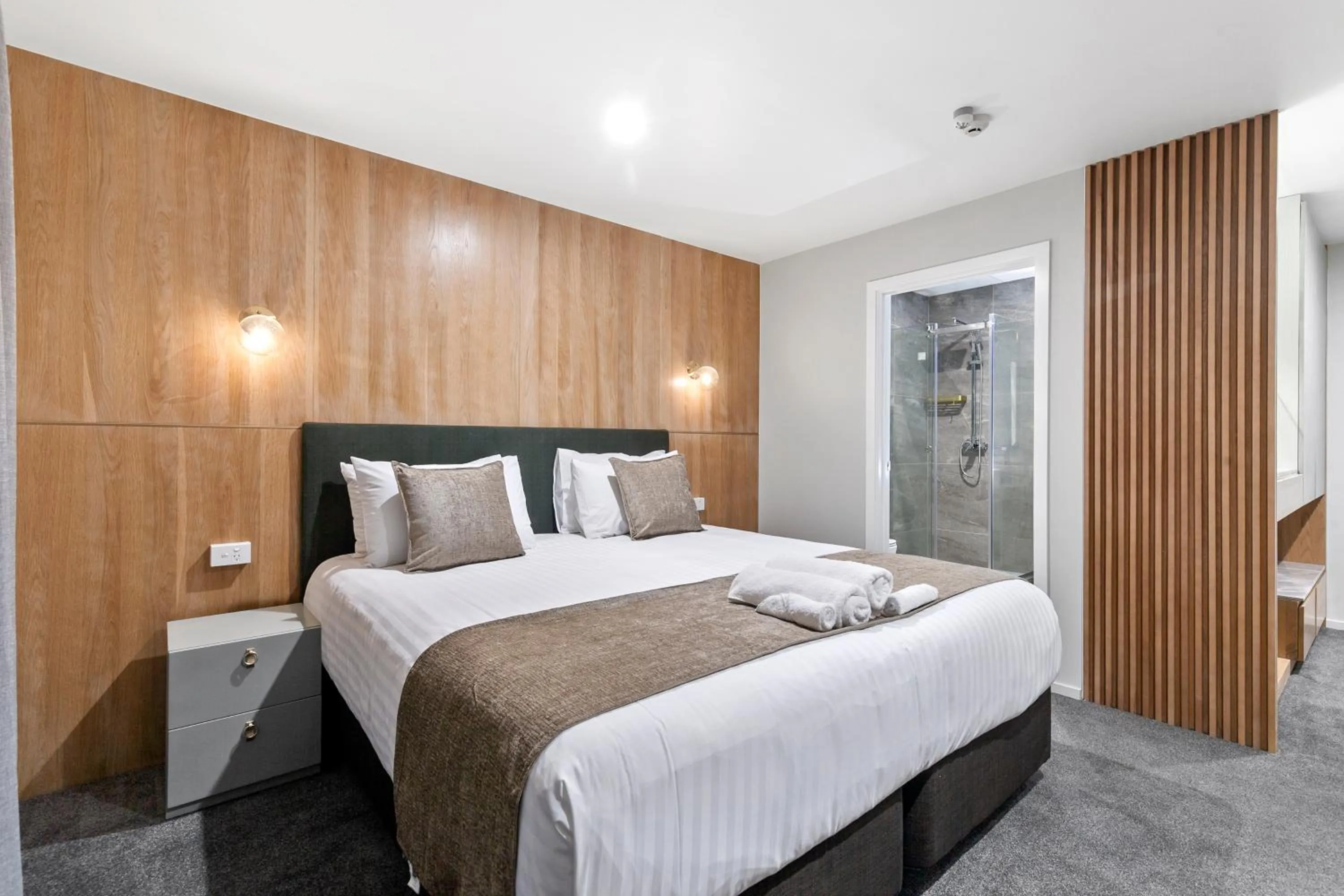 Photo of the whole room, Bed in Kolmar Inn