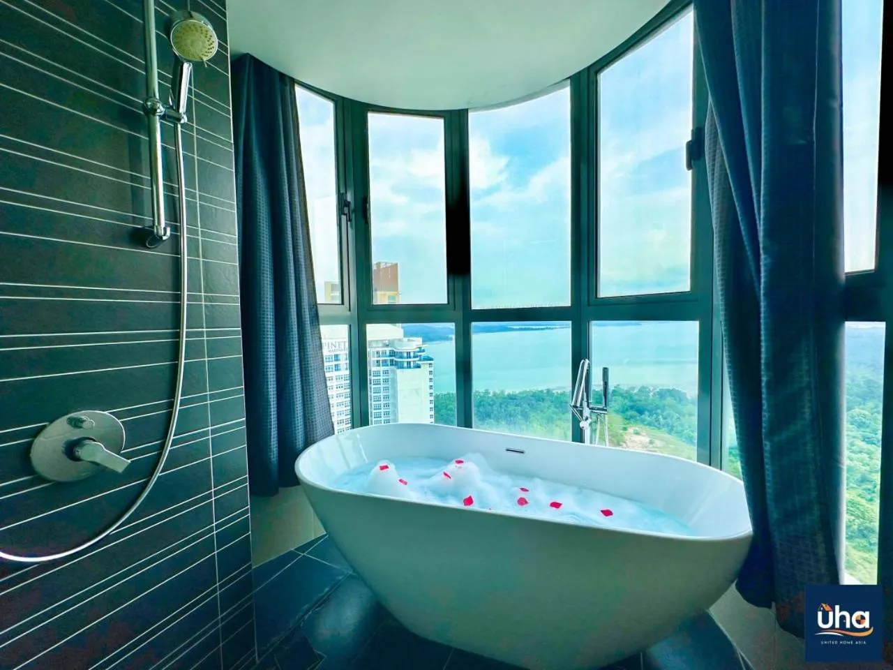 Hot Tub in Teega Suites @ UHA